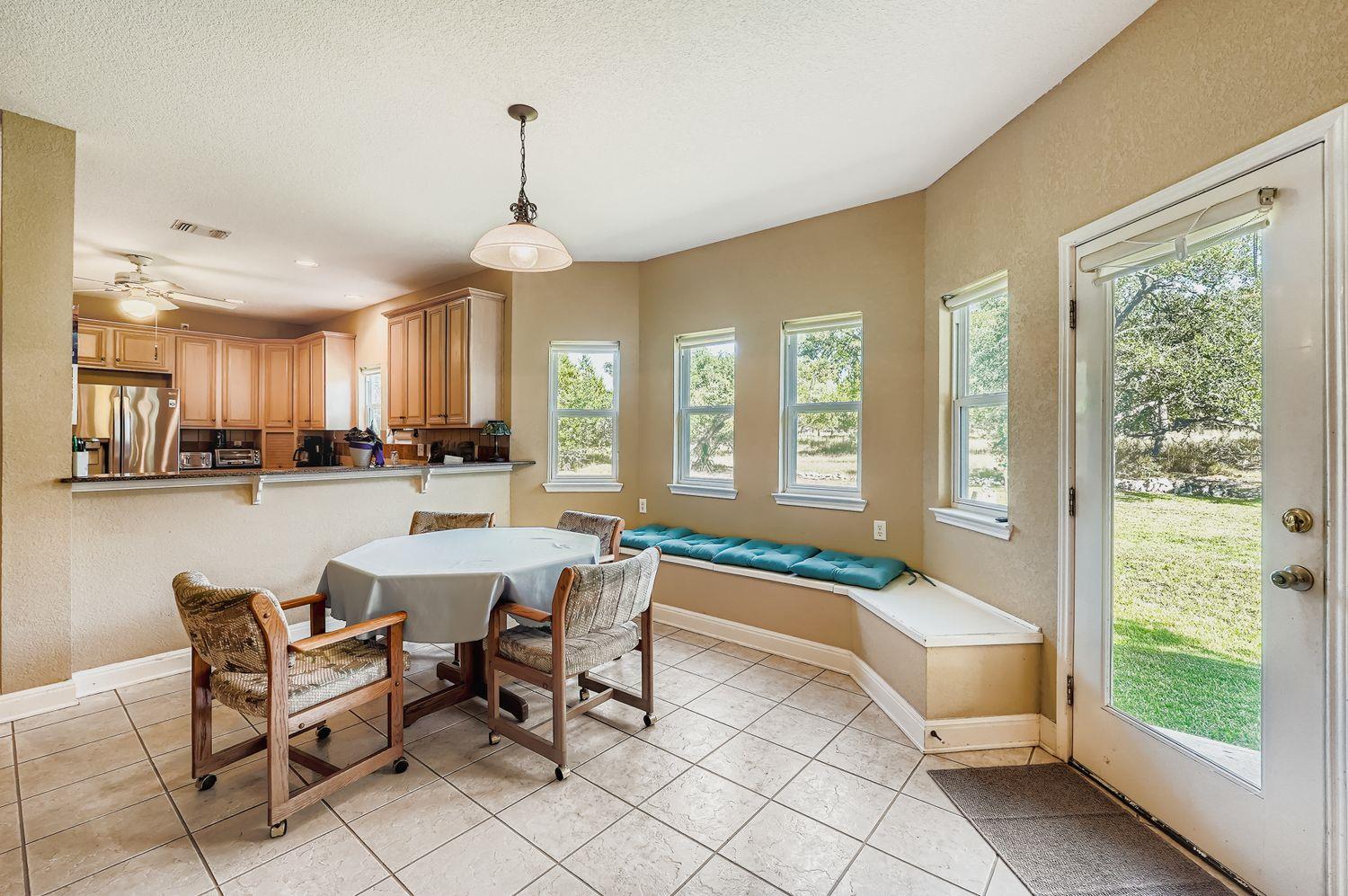 900 Wayside Drive — photo 5