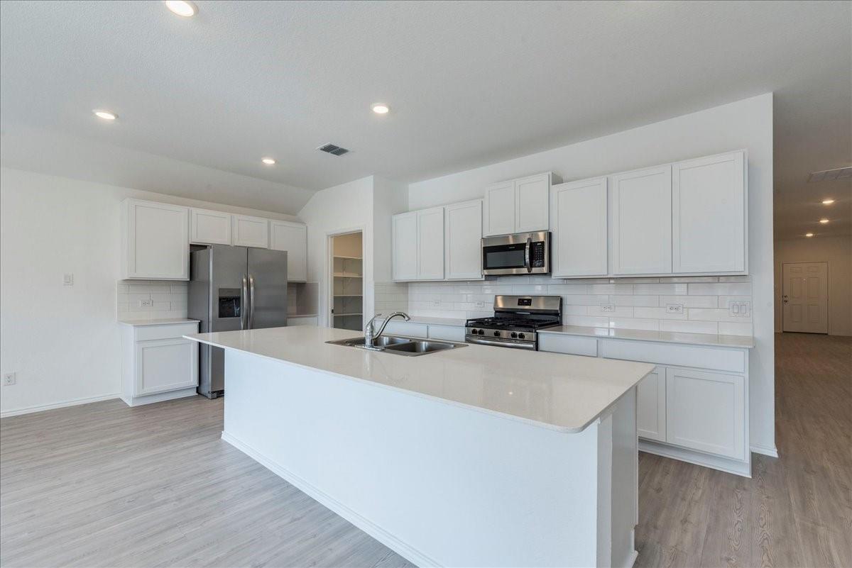 156 Alamito Ave — photo 4