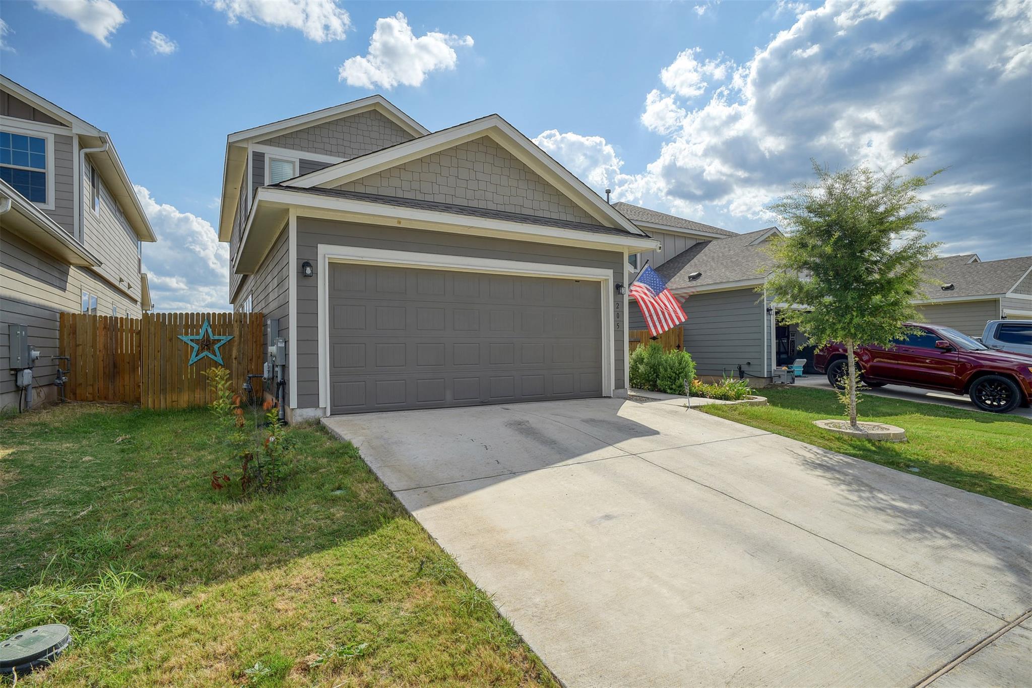 205 Driftwood LN — photo 3