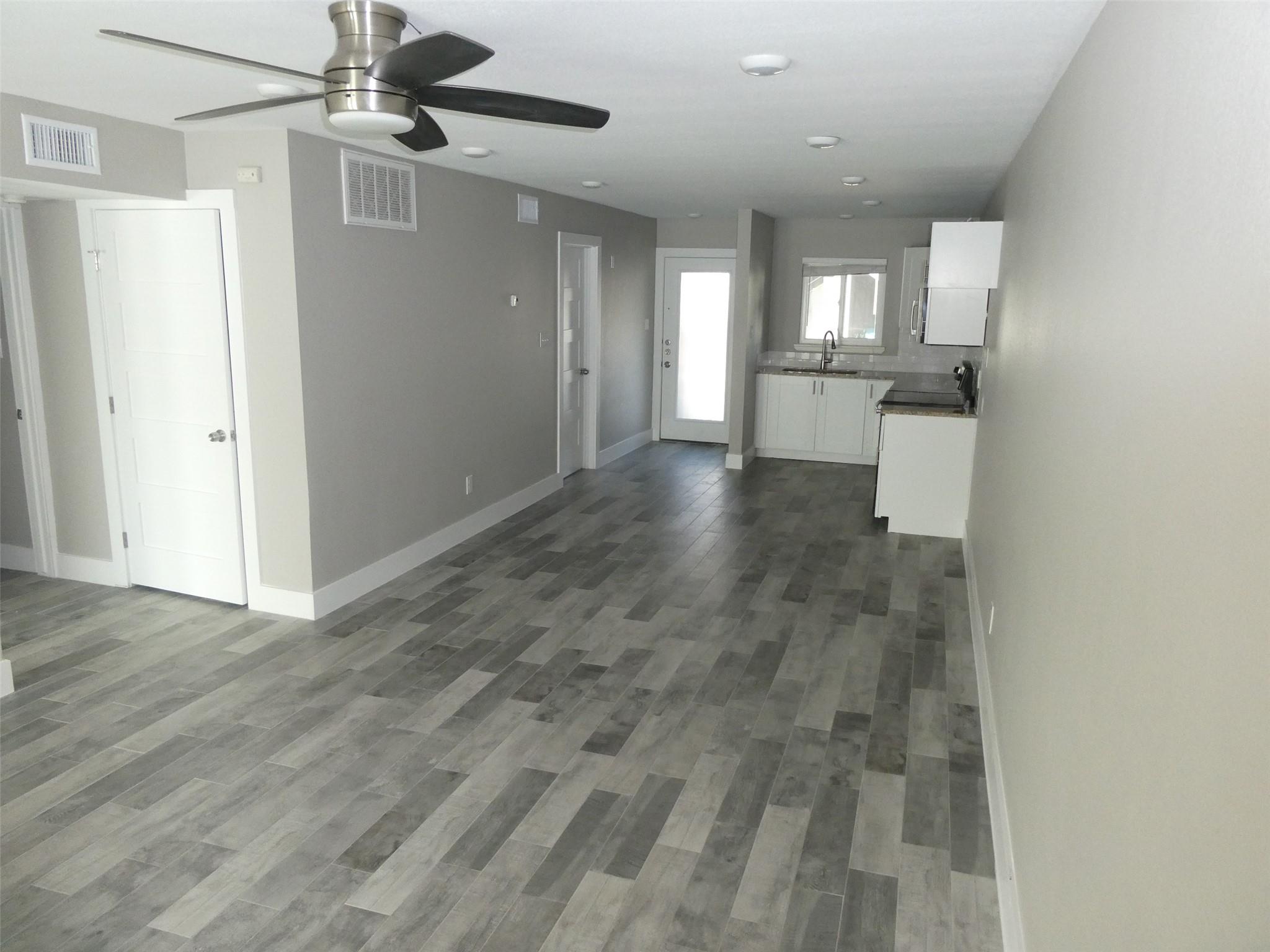 909 REINLI ST #133 — photo 3