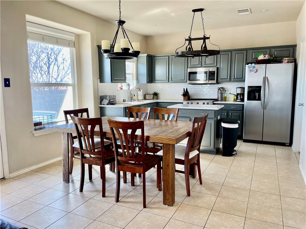 1010 Aiken DR — photo 4