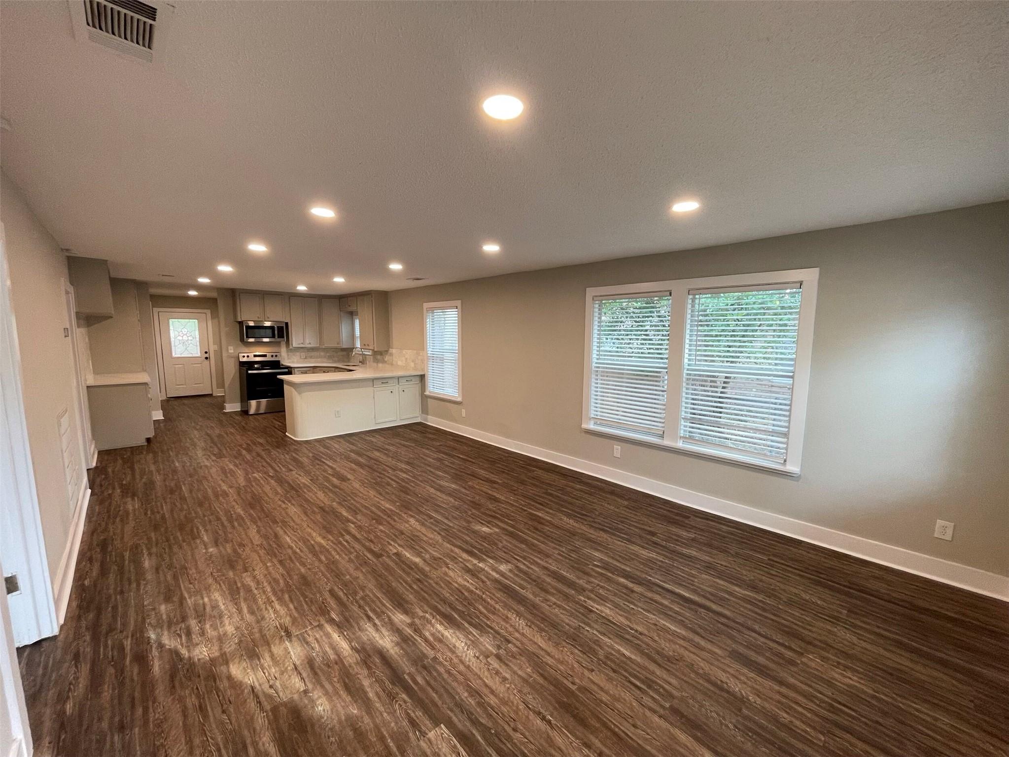 503 Byrne ST — photo 3