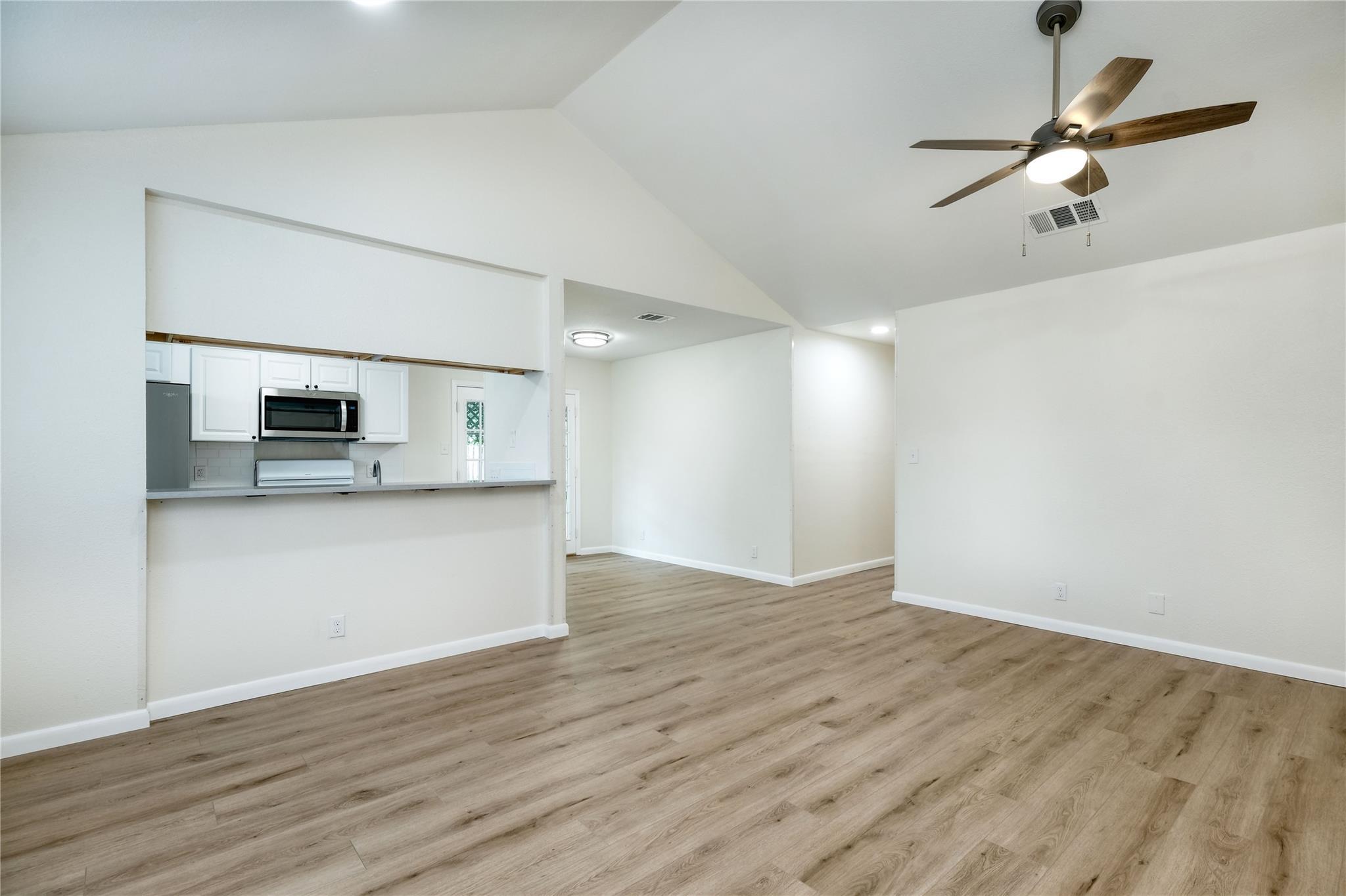 107 Nicole CV #B — photo 3