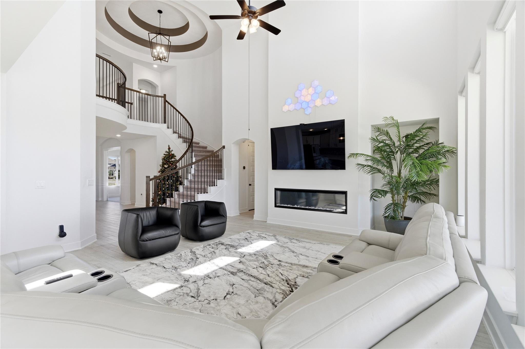 396 Hollister DR — photo 4