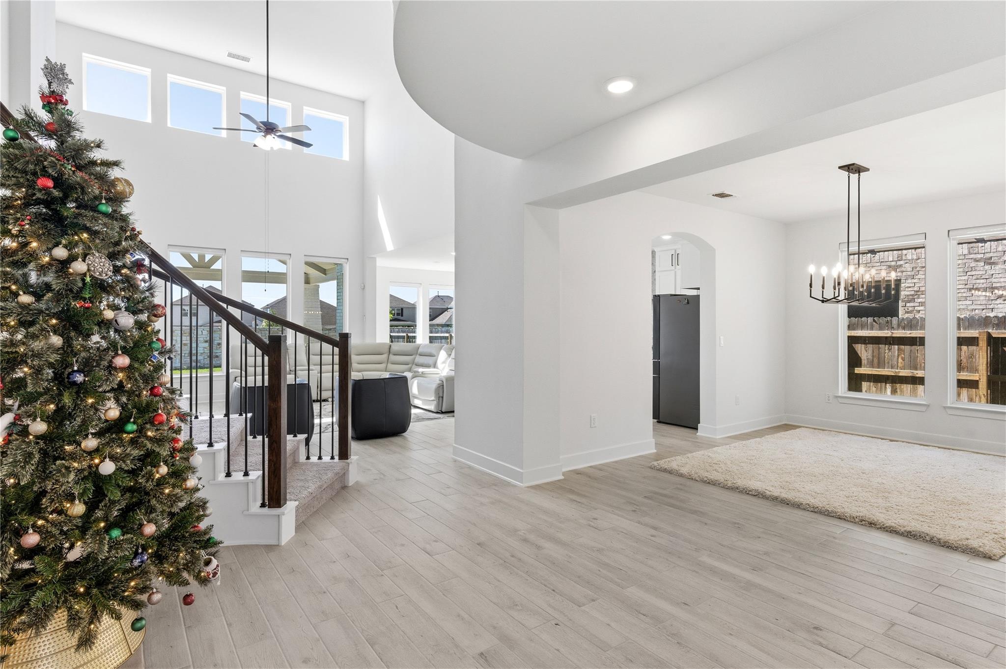 396 Hollister DR — photo 5