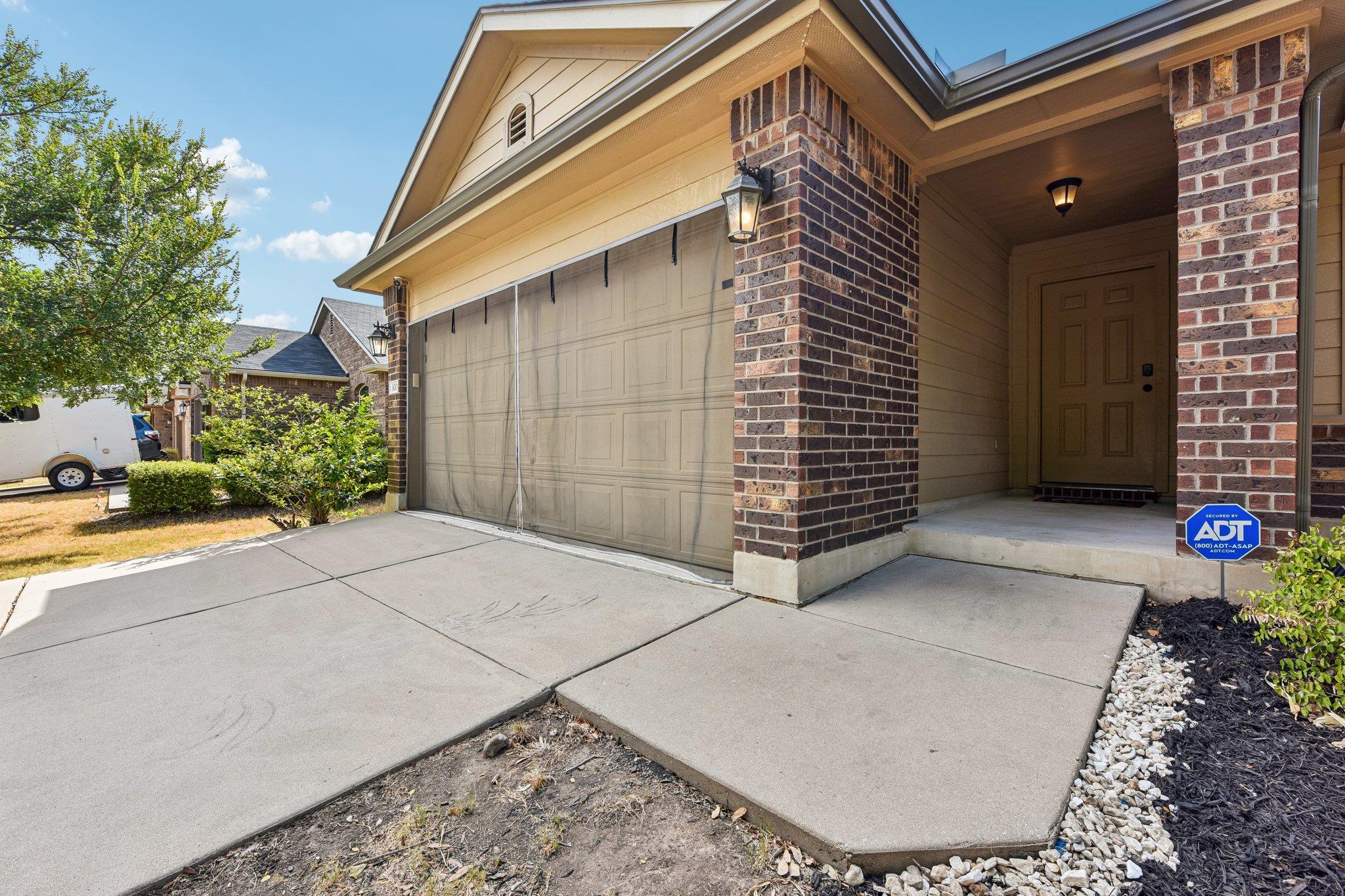300 Hendelson LN — photo 5
