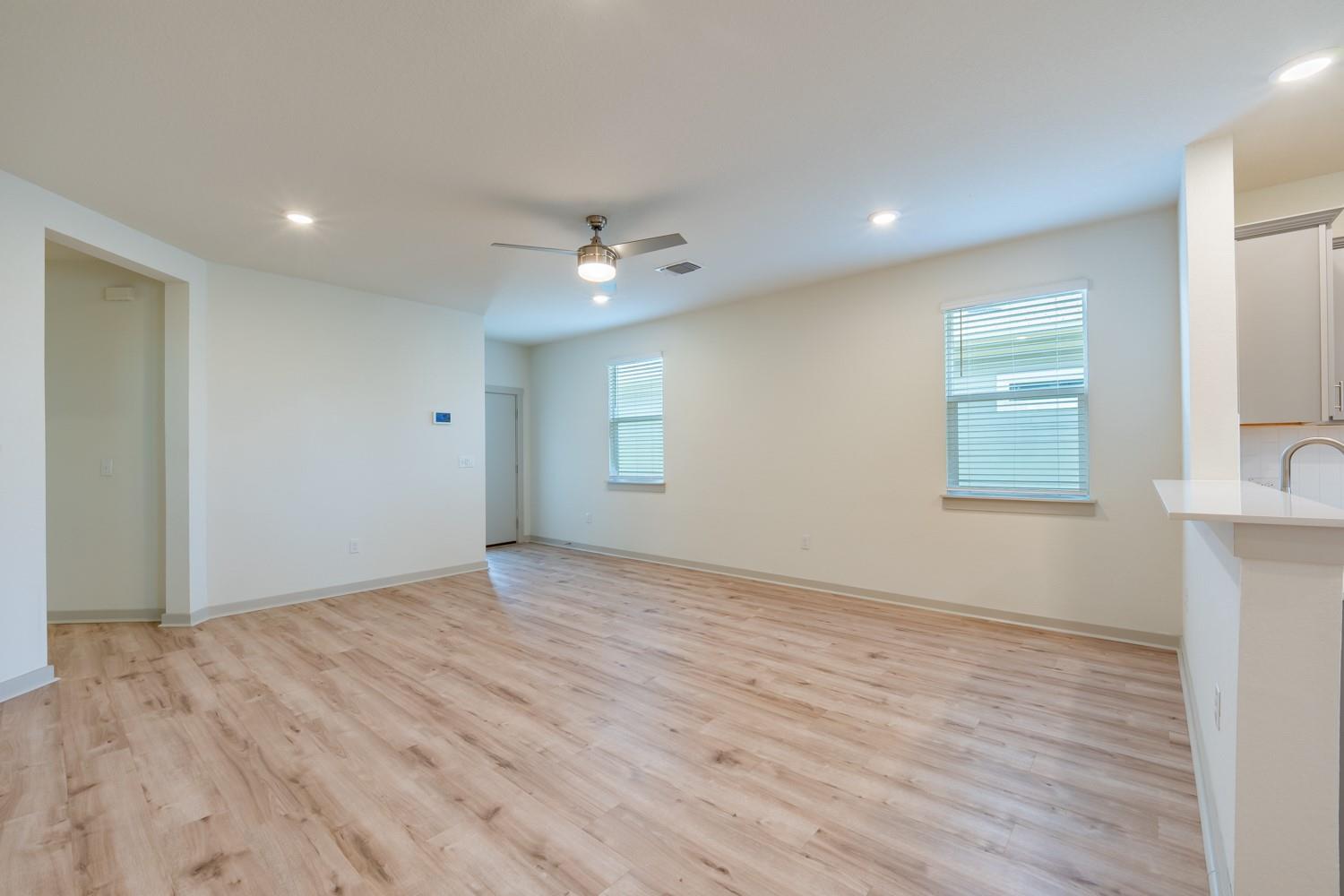 10801 Meris LN — photo 3