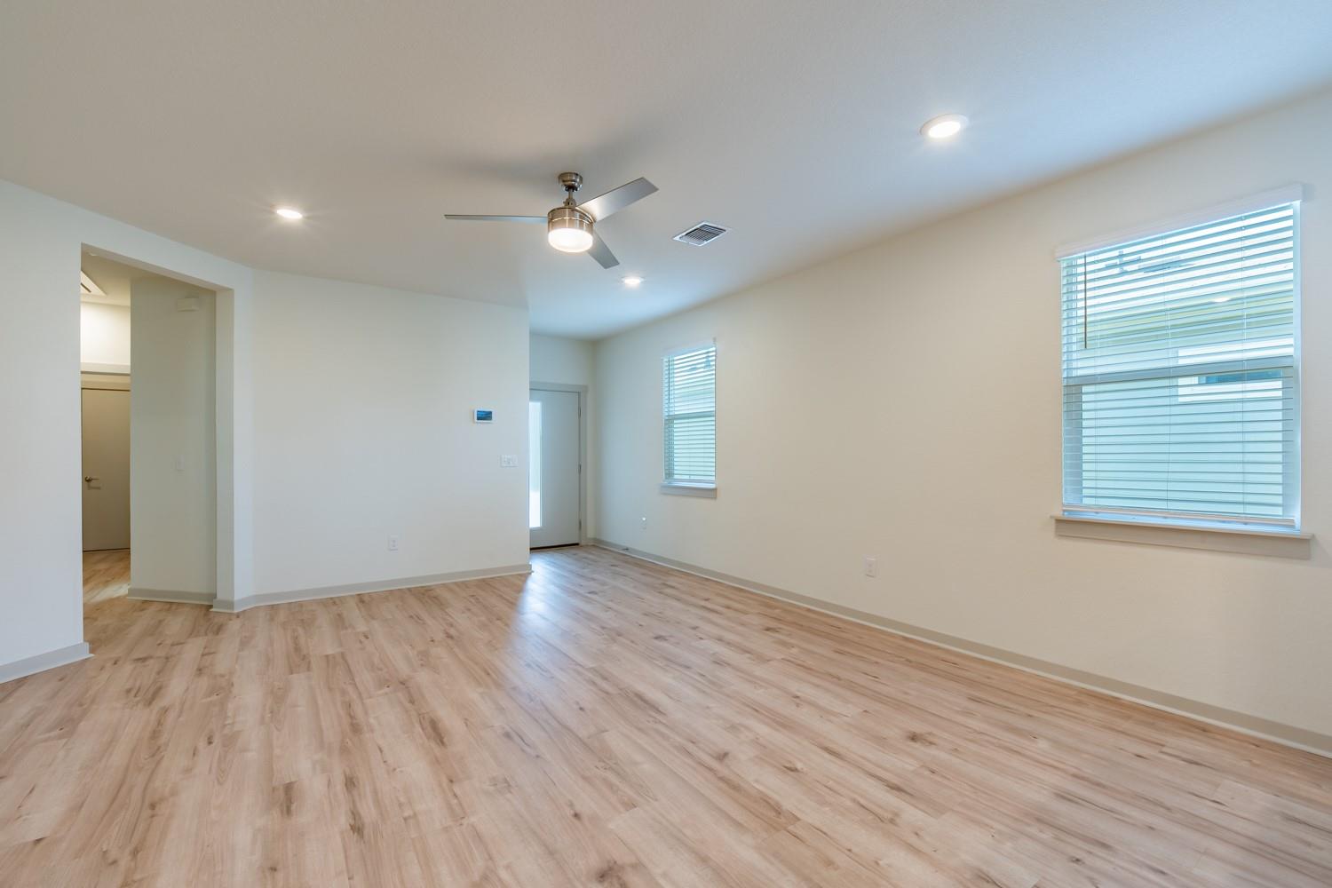 10801 Meris LN — photo 5