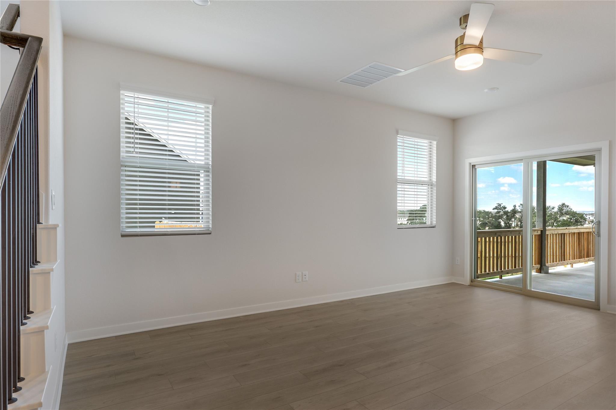 261 Crater Lake DR — photo 4