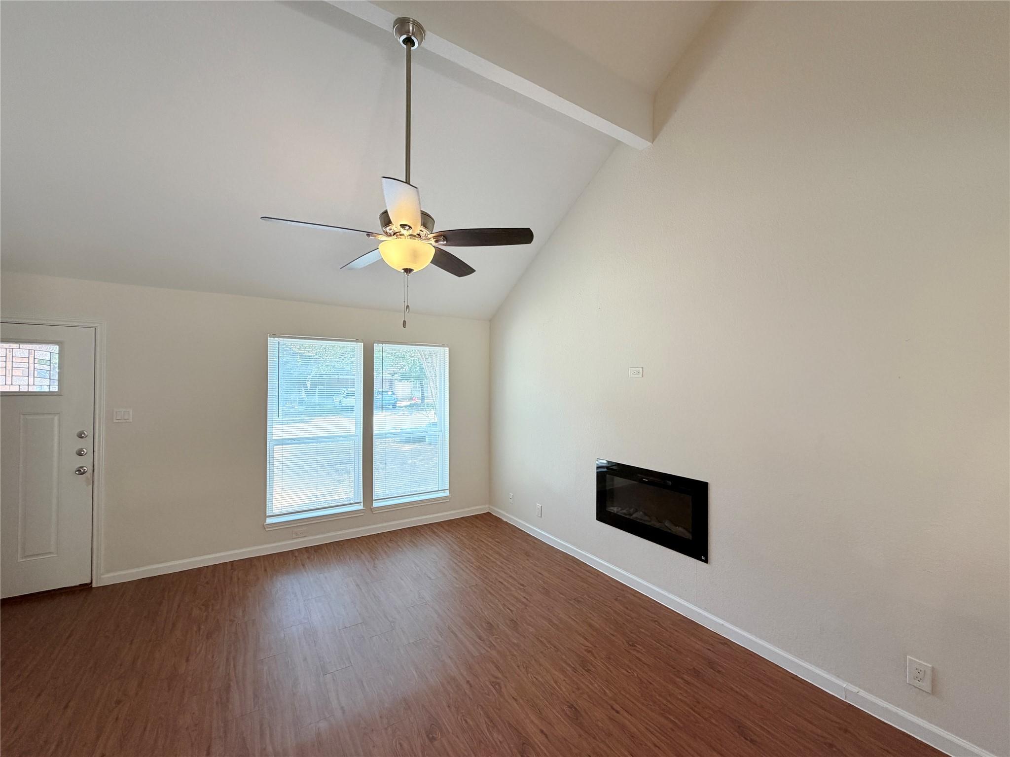 1605 Parkwood DR — photo 3