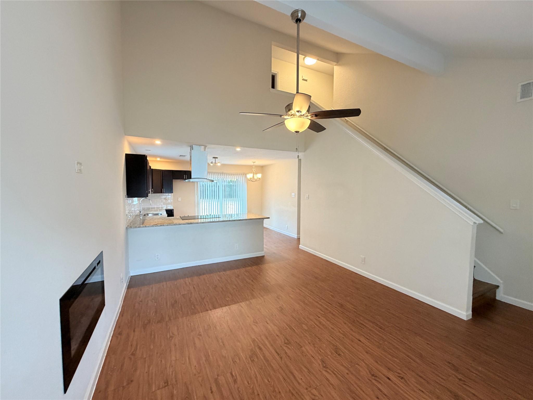 1605 Parkwood DR — photo 5