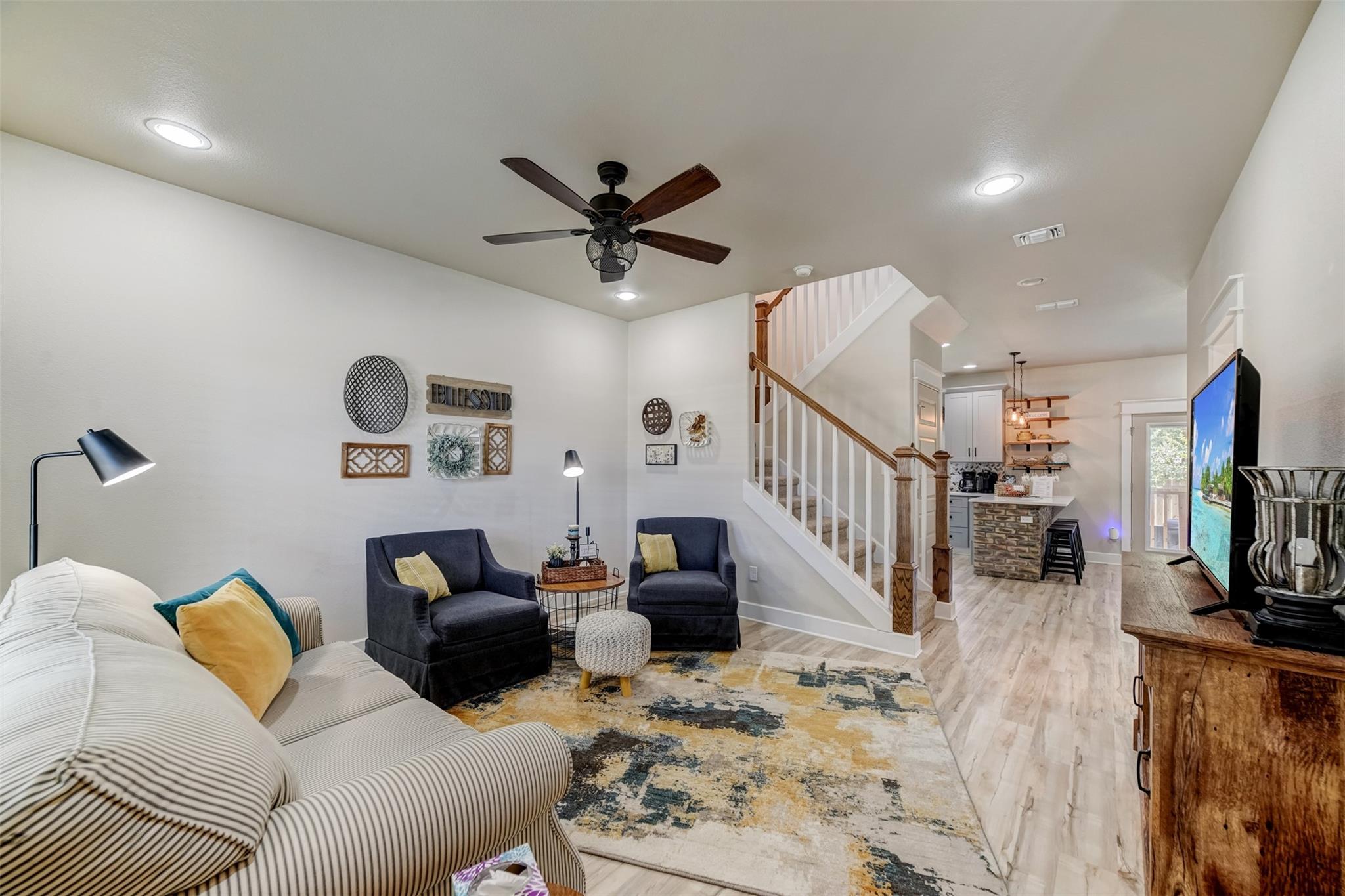 1103 Farm ST — photo 4