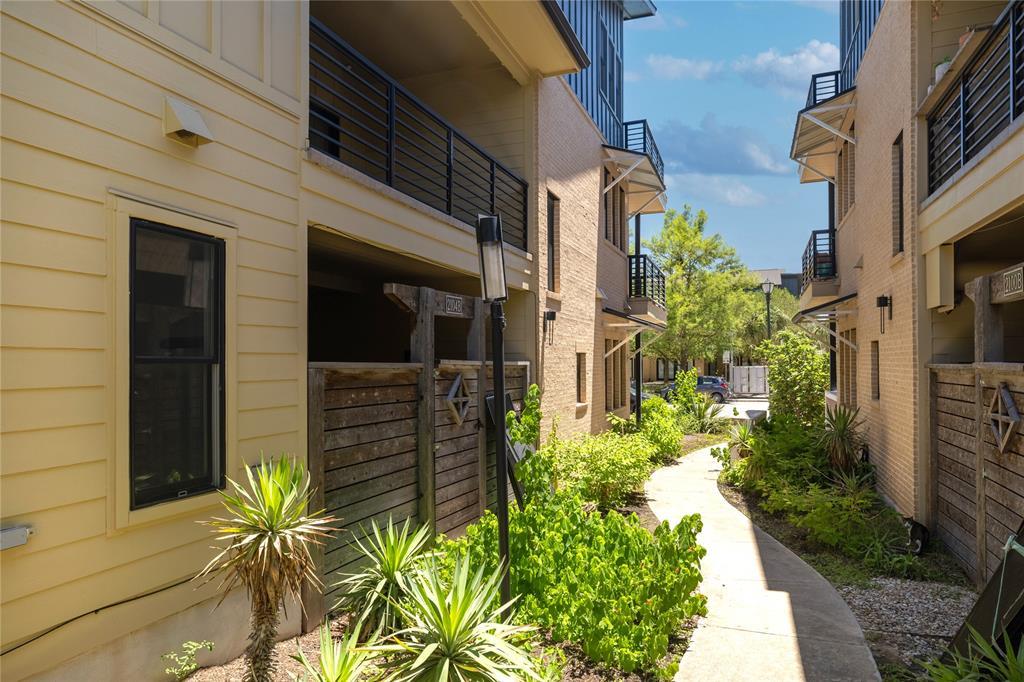 2104 Robert Browning ST #B — photo 5