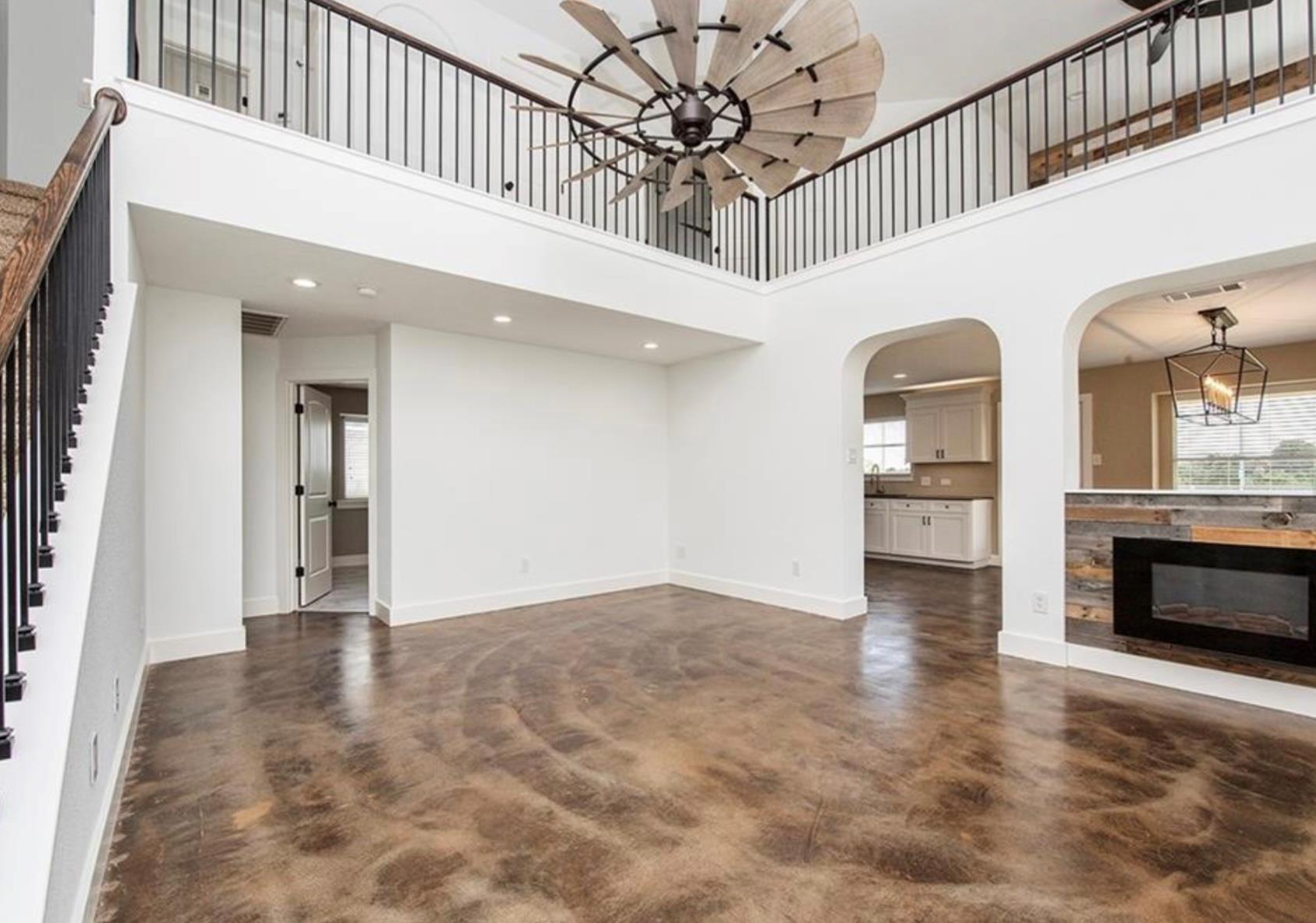 1202 Hensley DR — photo 3