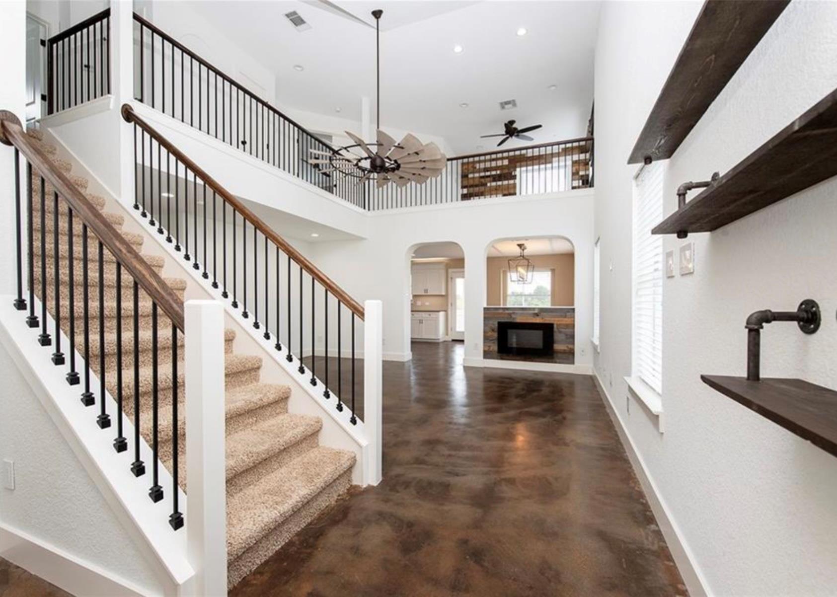 1202 Hensley DR — photo 4