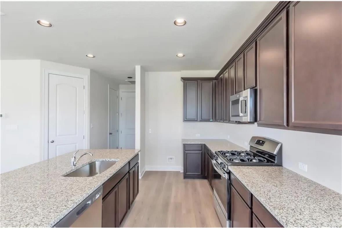 805 Vaughn ST — photo 4