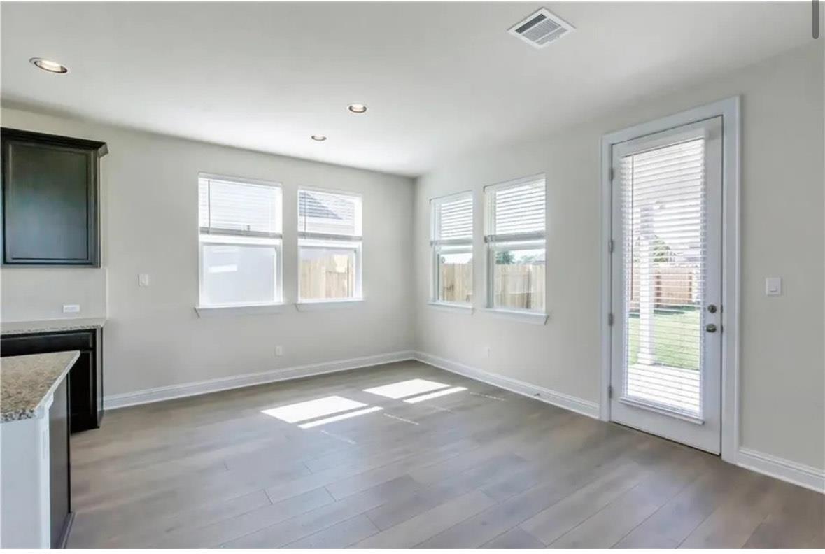 805 Vaughn ST — photo 5