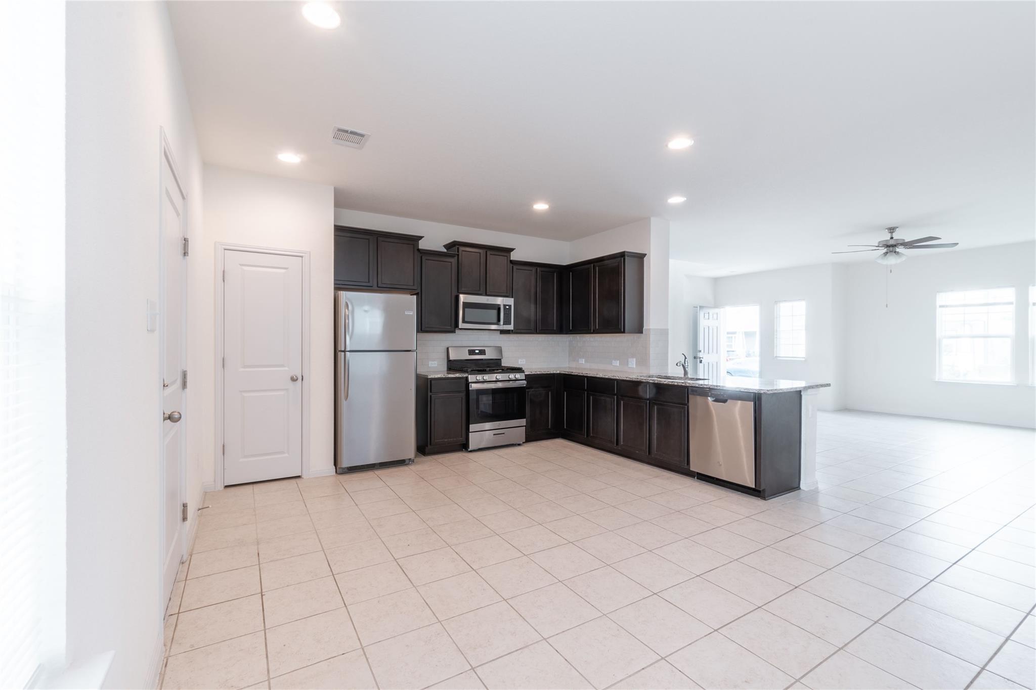 217 Bent Creek DR — photo 4