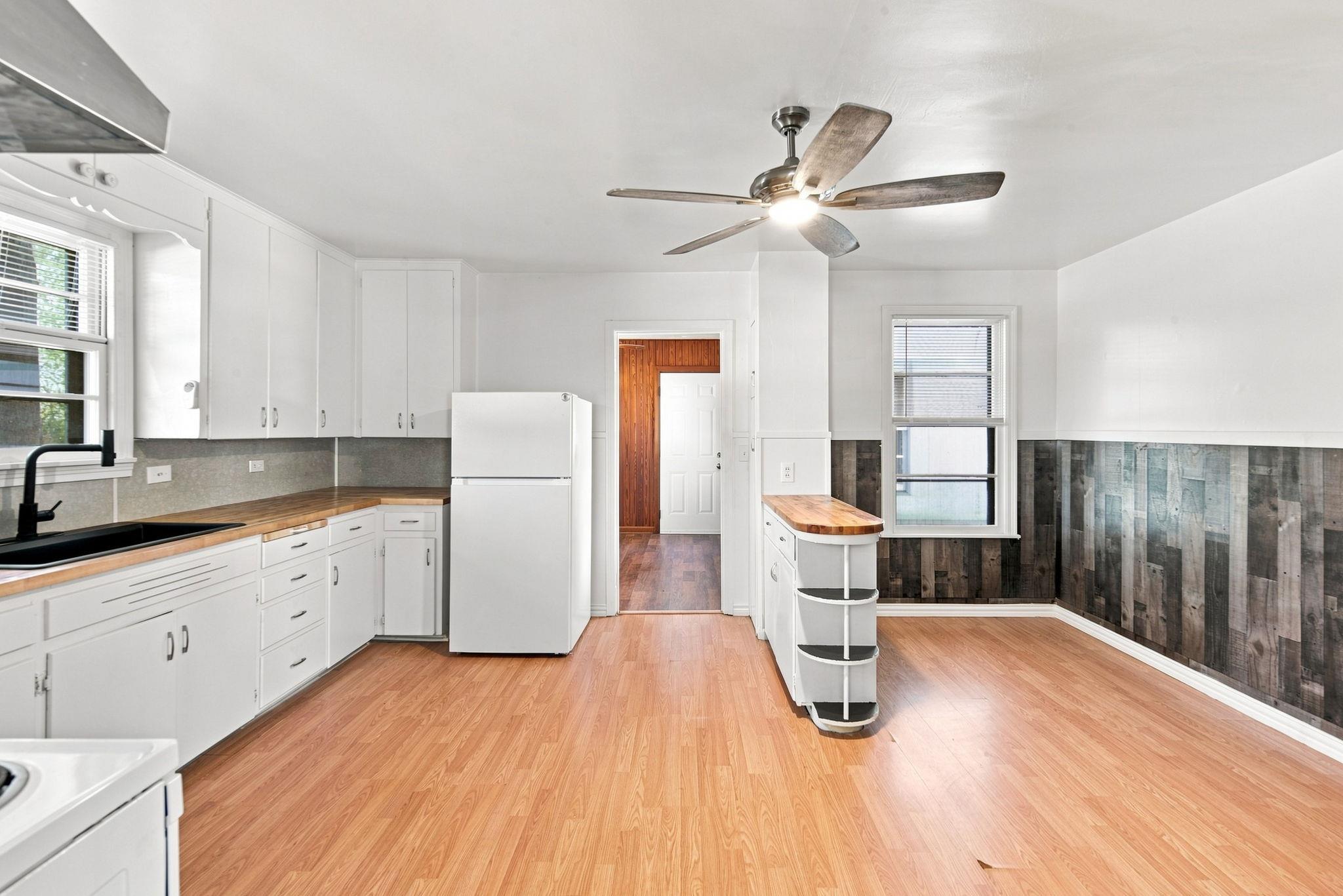 312 Wilson Ave — photo 3