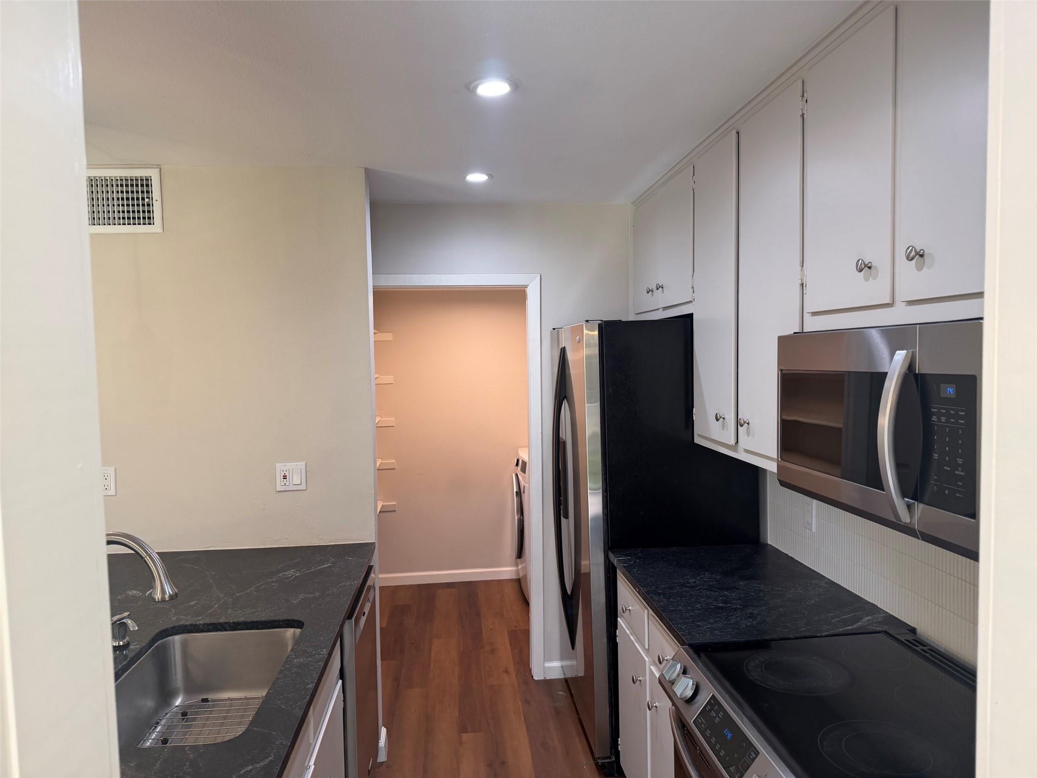 224 Lido ST #J3 — photo 3