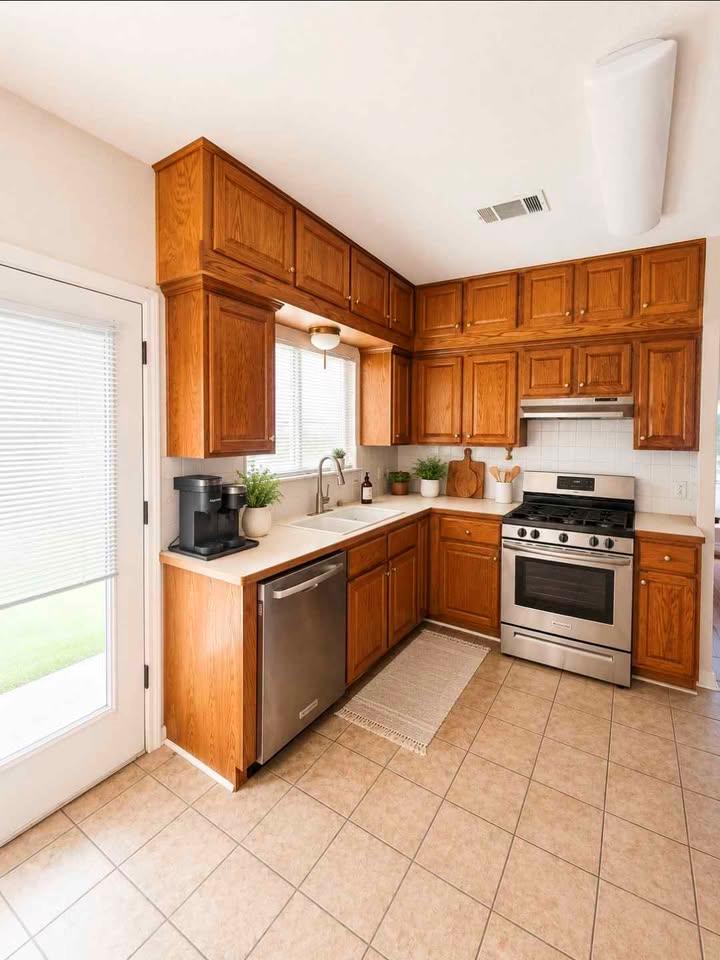 1716 Ramona CIR — photo 5