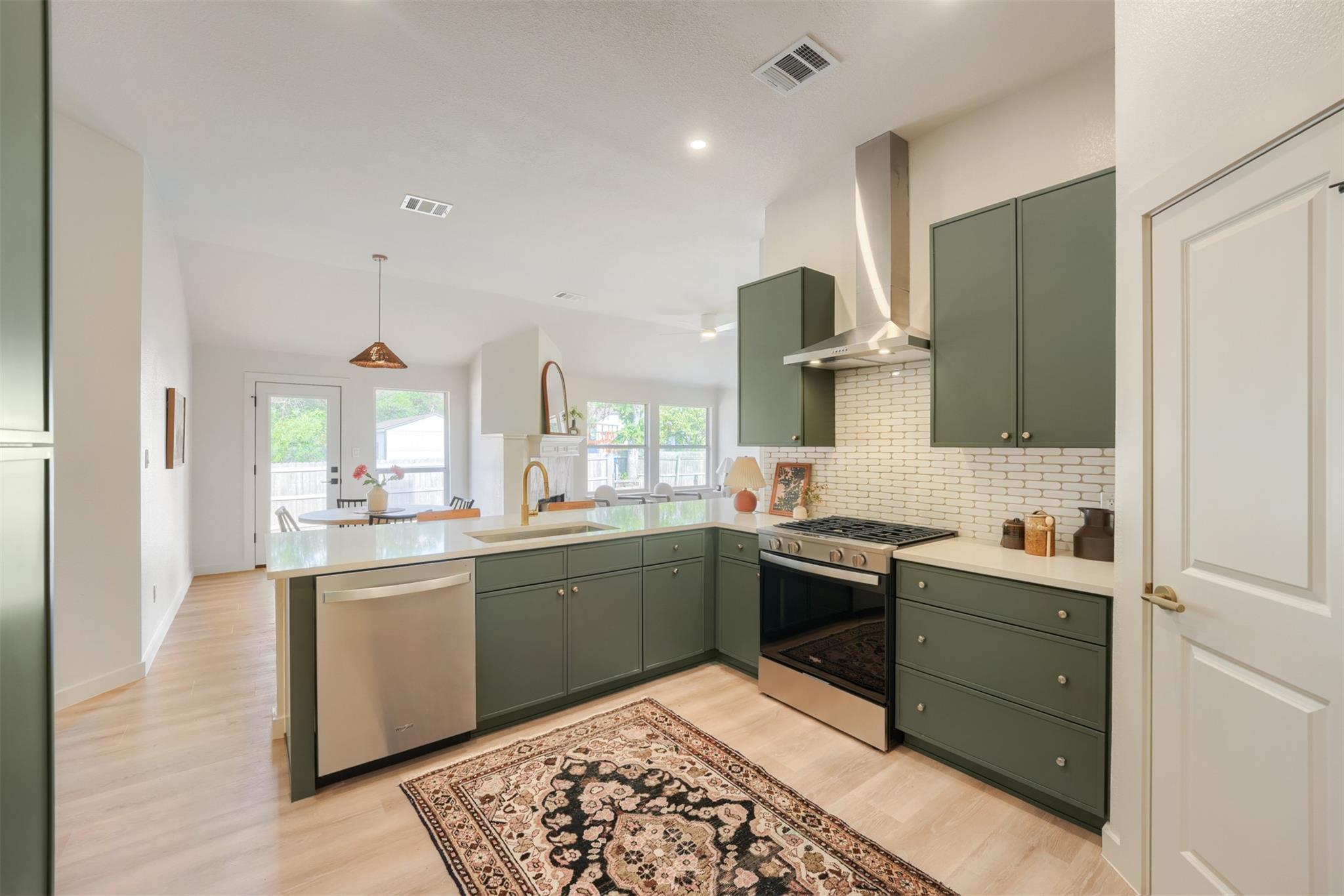1012 Railroad Ave — photo 5