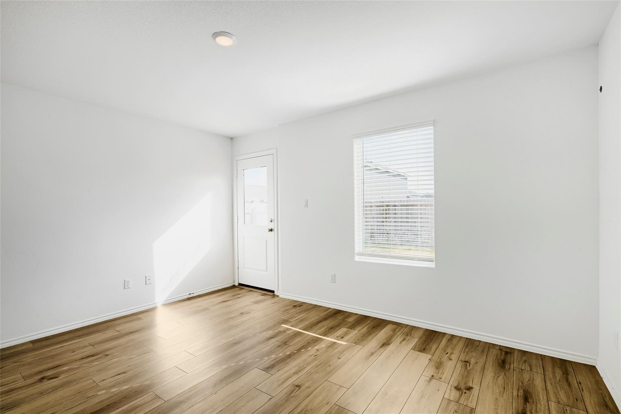 591 Commander Abbott DR — photo 5