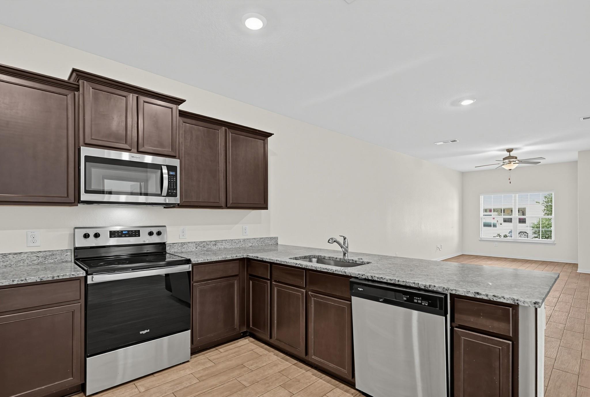 172 Allington CIR — photo 5