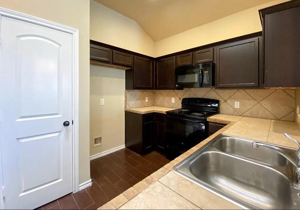 137 Creekside Villa DR — photo 4