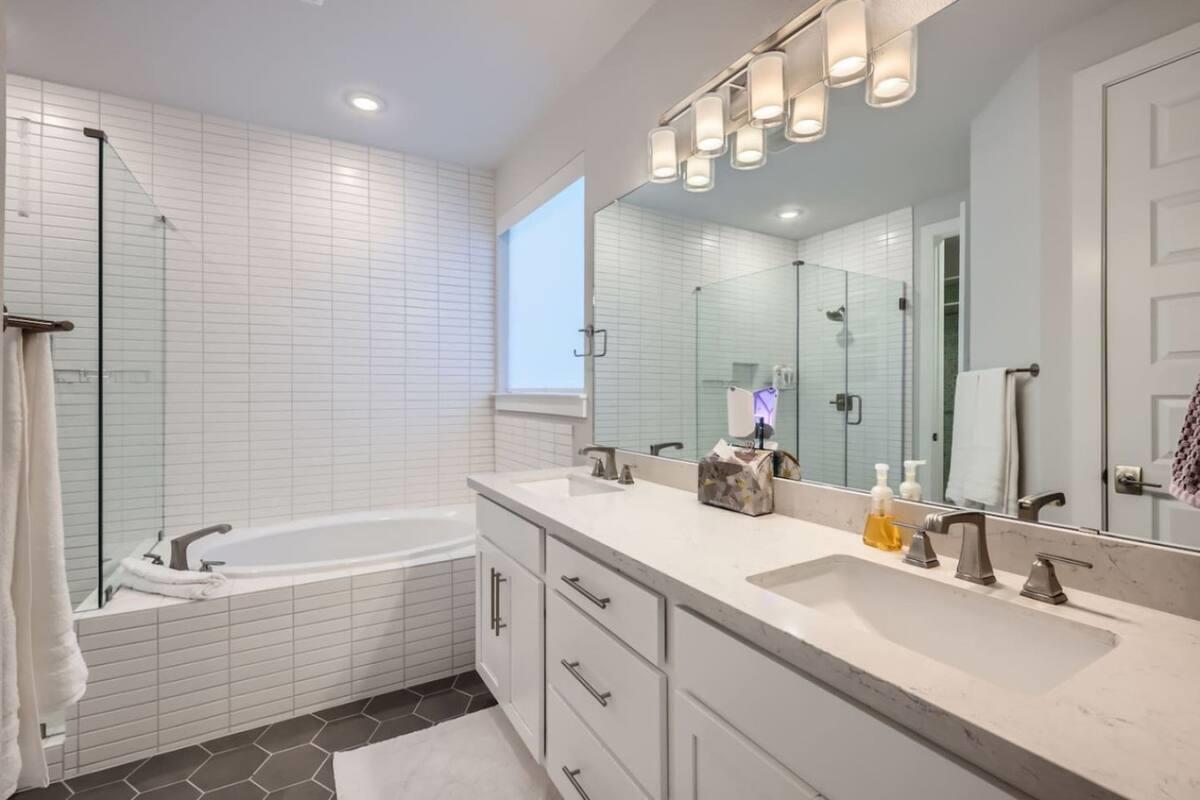7700 Ella Lee LN — photo 4