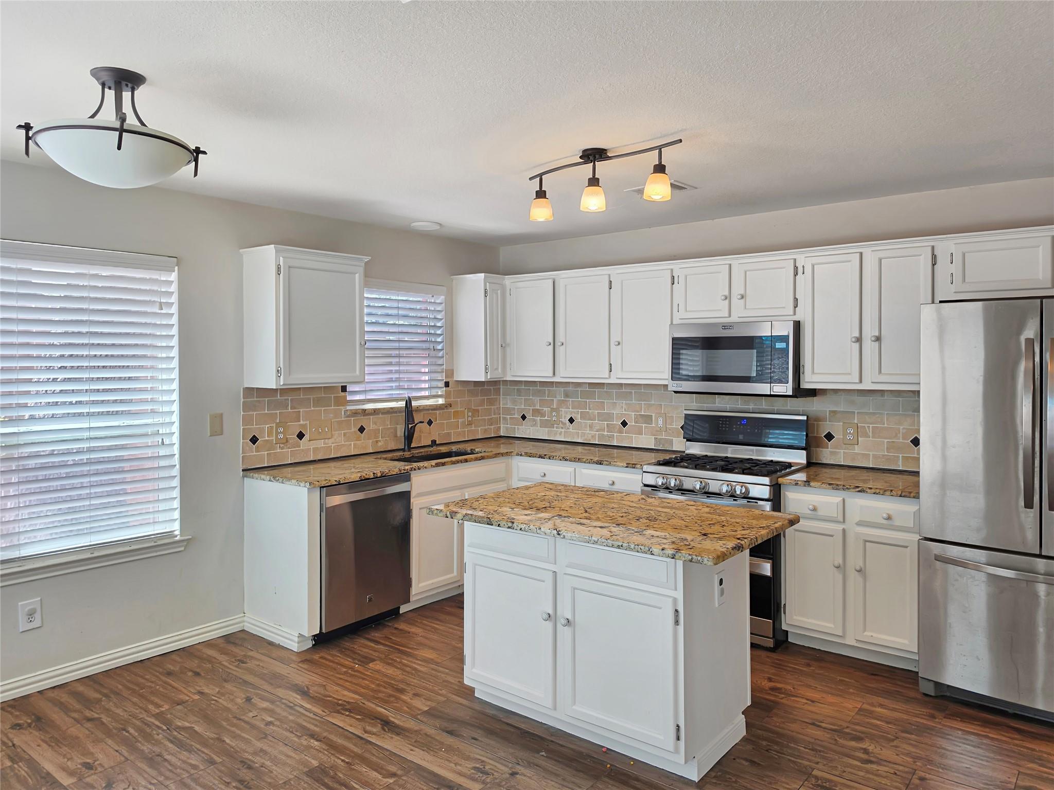 1411 Waldrop CV — photo 3