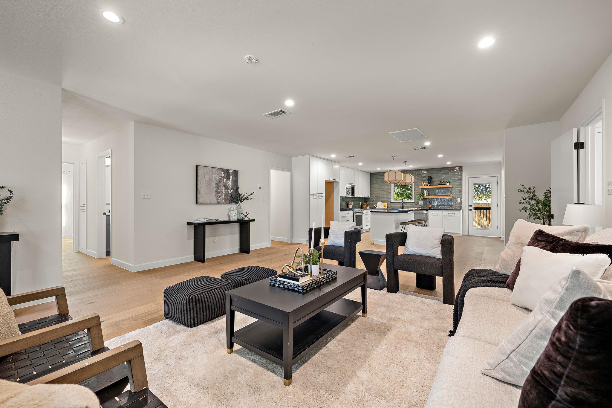 8102 Burrell DR — photo 4