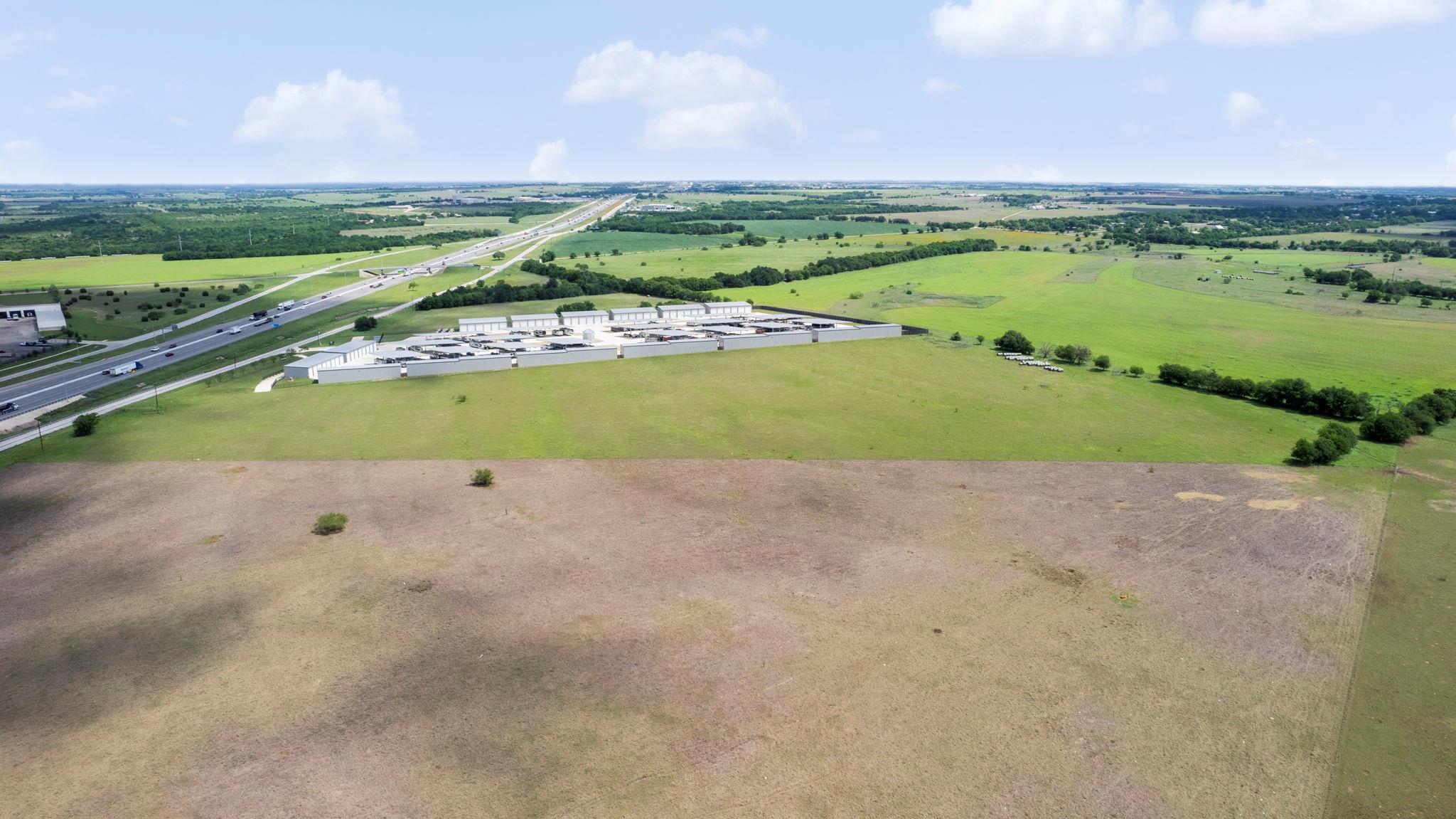 6100 Interstate 35 - 7 Acres — photo 4