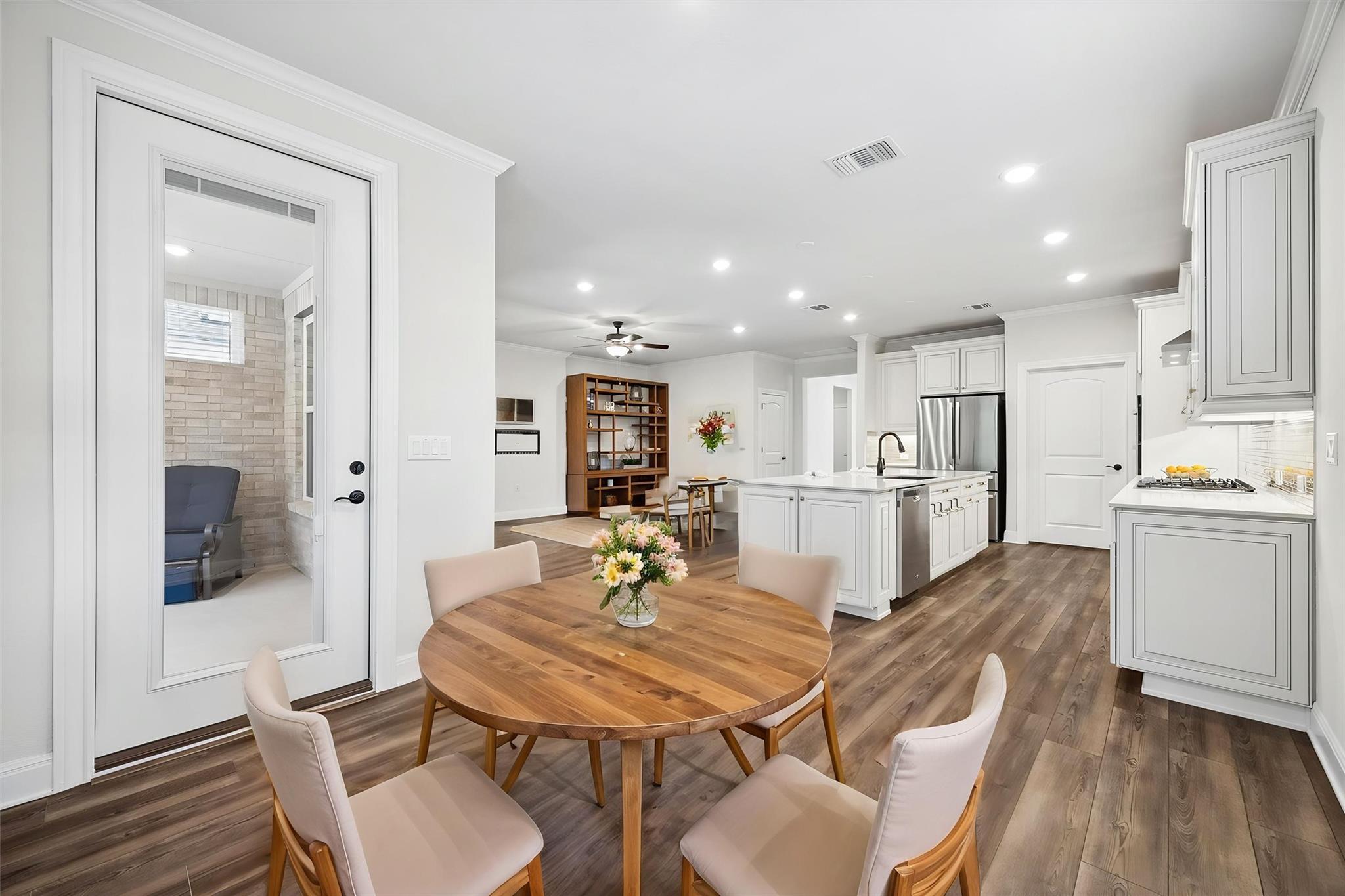 306 Kitty Hawk RD — photo 4