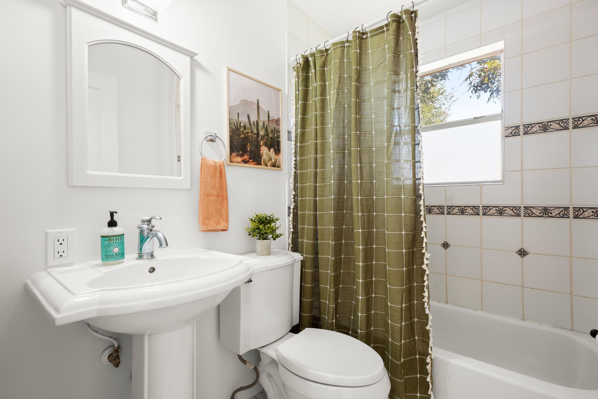 3301 Robinson Ave — photo 4