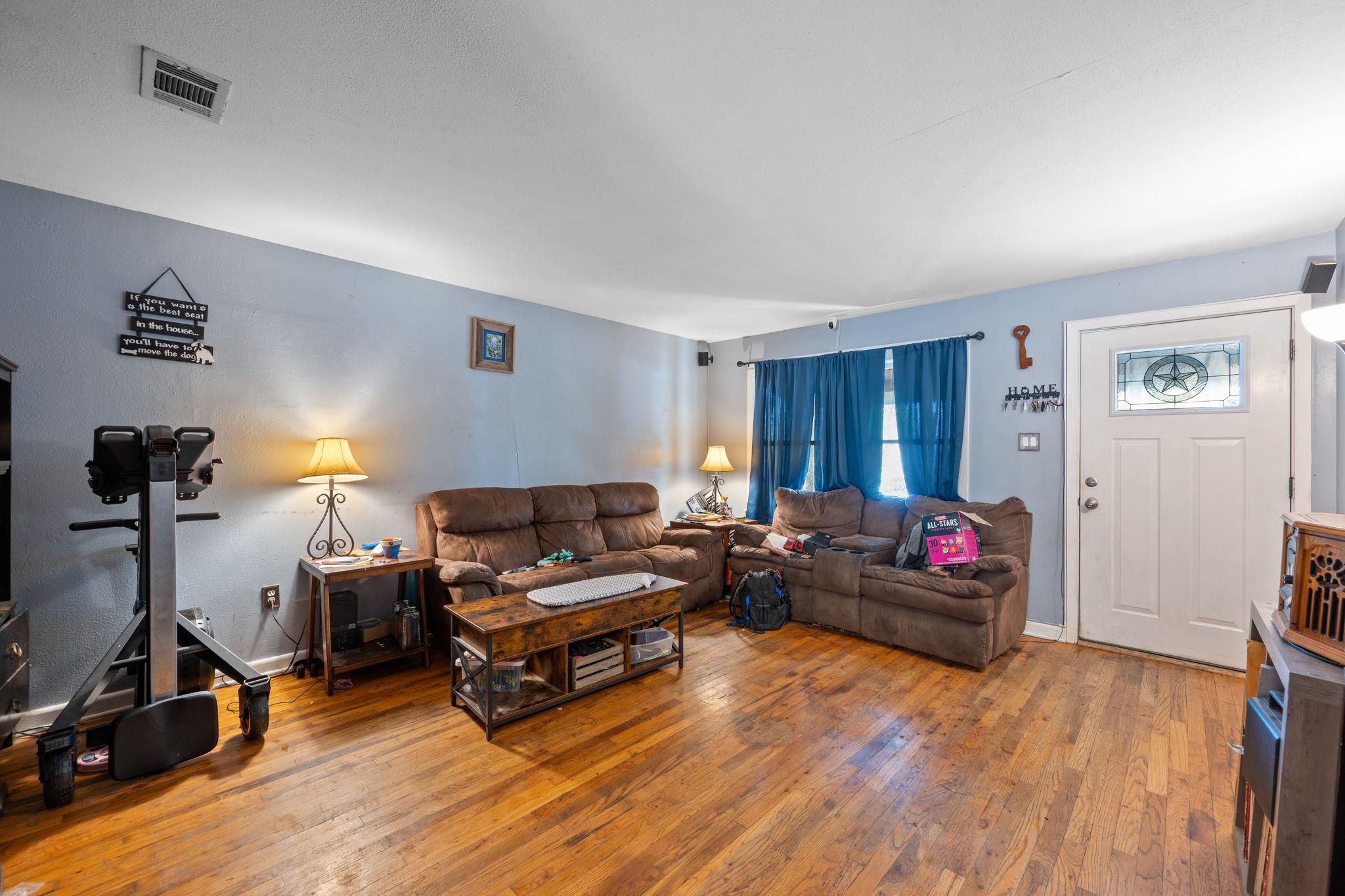 9106 Capitol DR — photo 5
