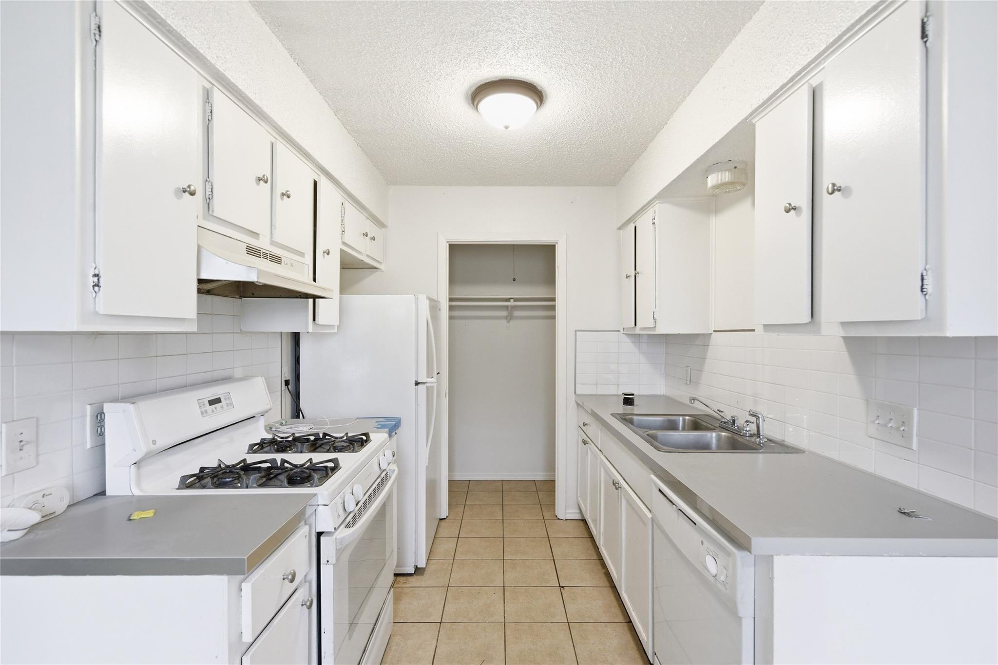 2412 Burleson CT #B — photo 4