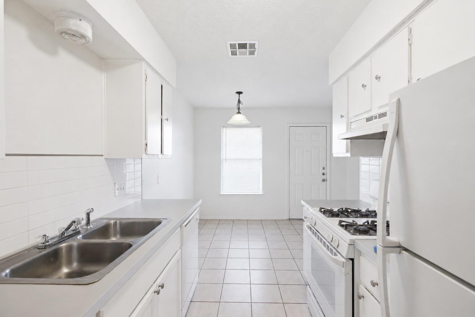 2412 Burleson CT #B — photo 5