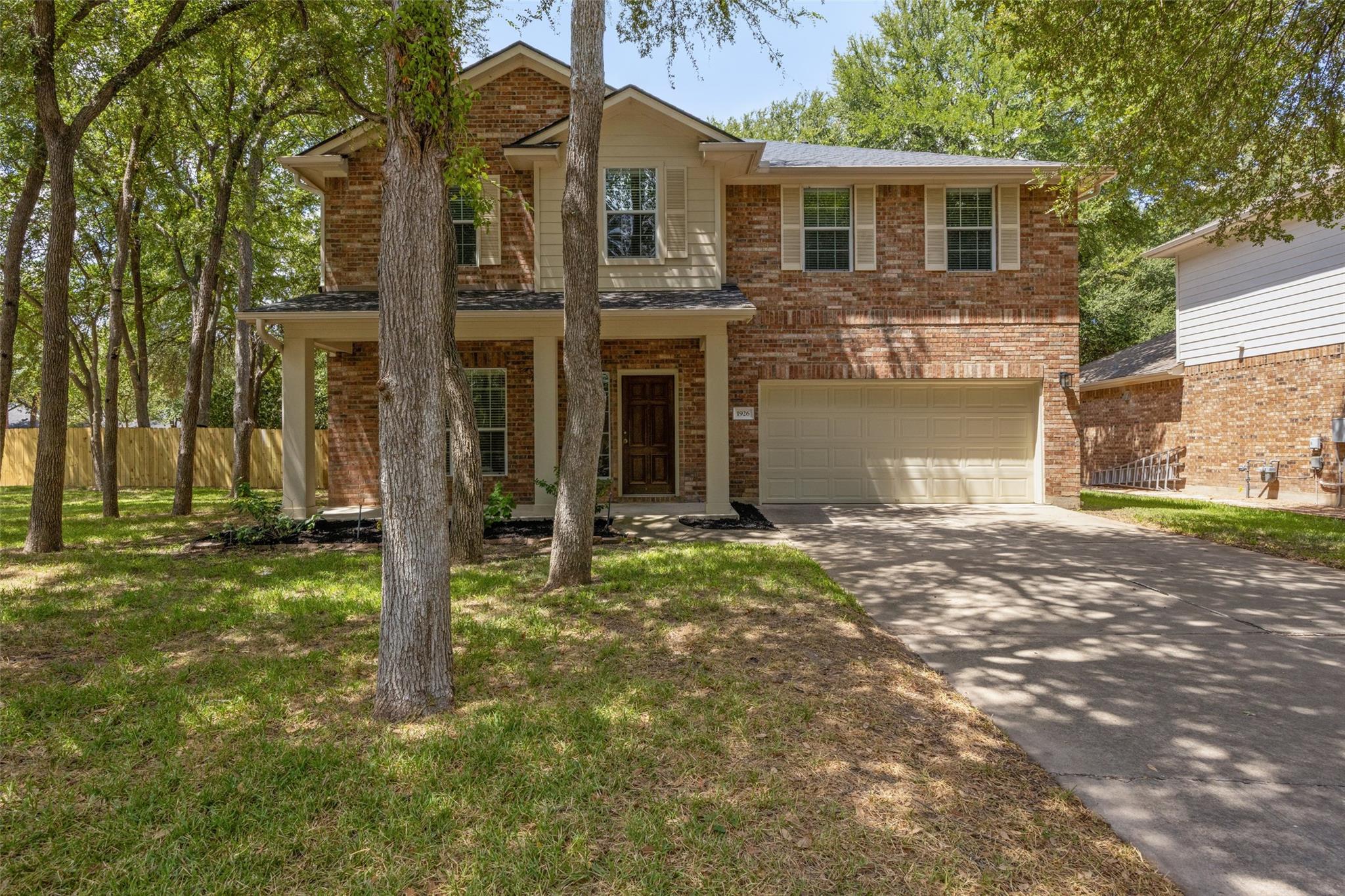 1926 Creek Crest WAY
