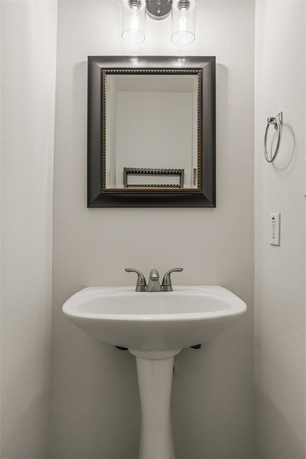 1926 Creek Crest WAY — photo 5