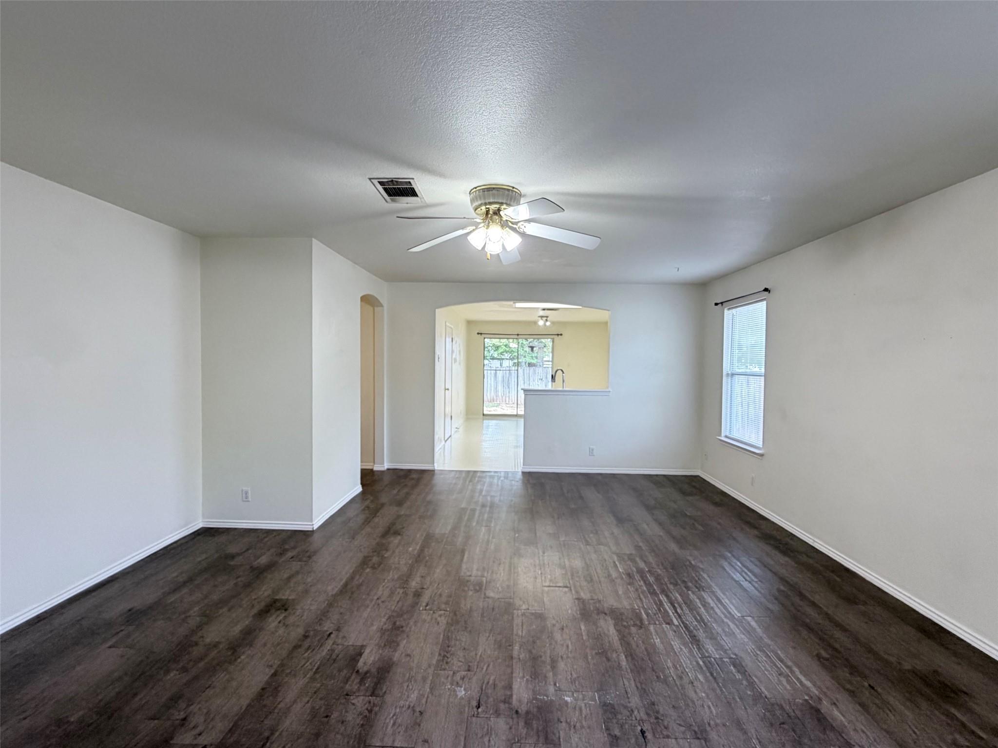 612 Elizabeth LN — photo 3