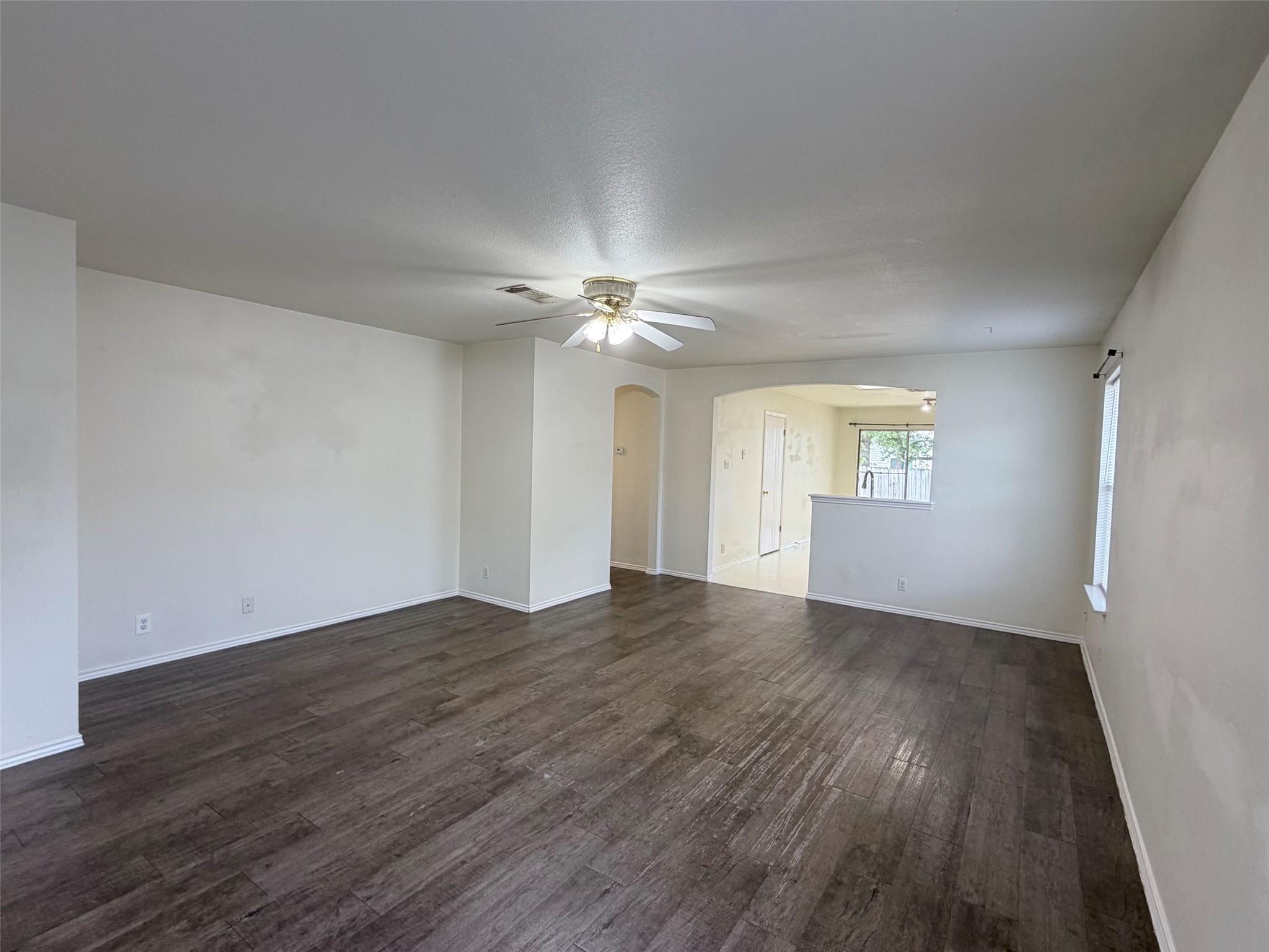 612 Elizabeth LN — photo 4