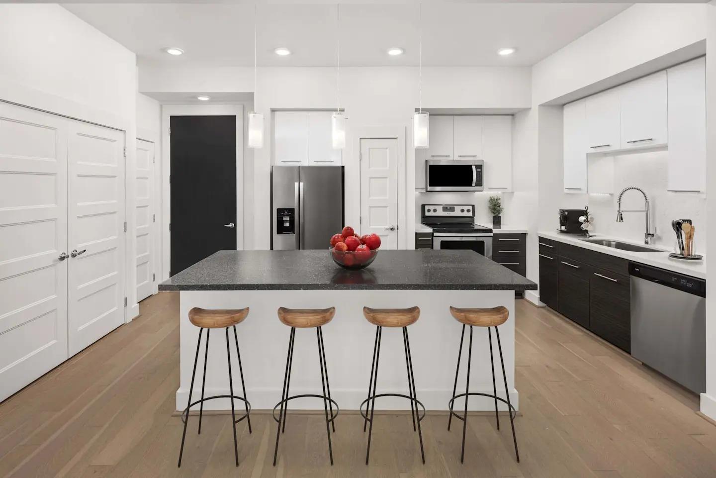 2727 Travis ST #724 — photo 3