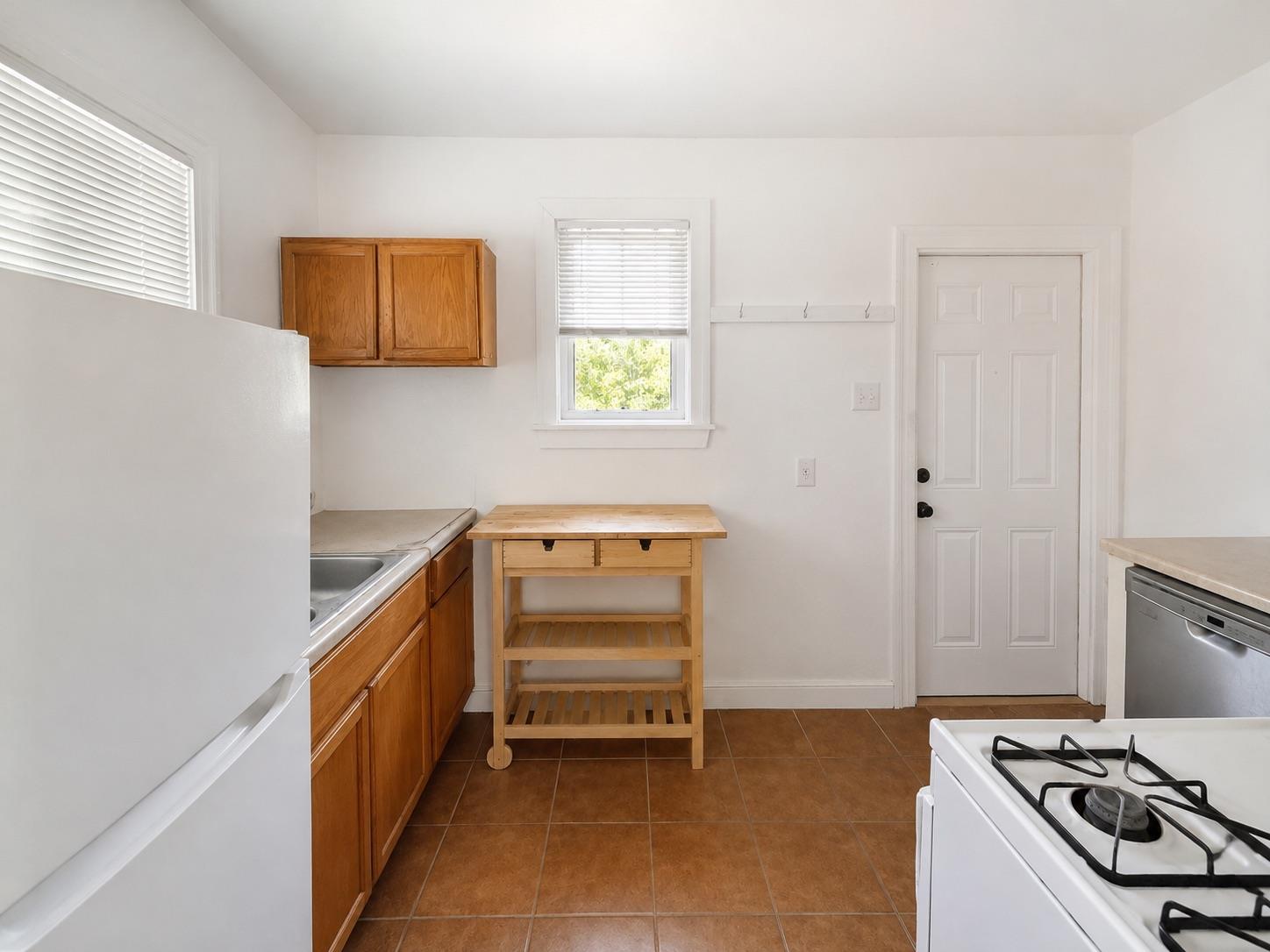 2940 Eckert ST — photo 4
