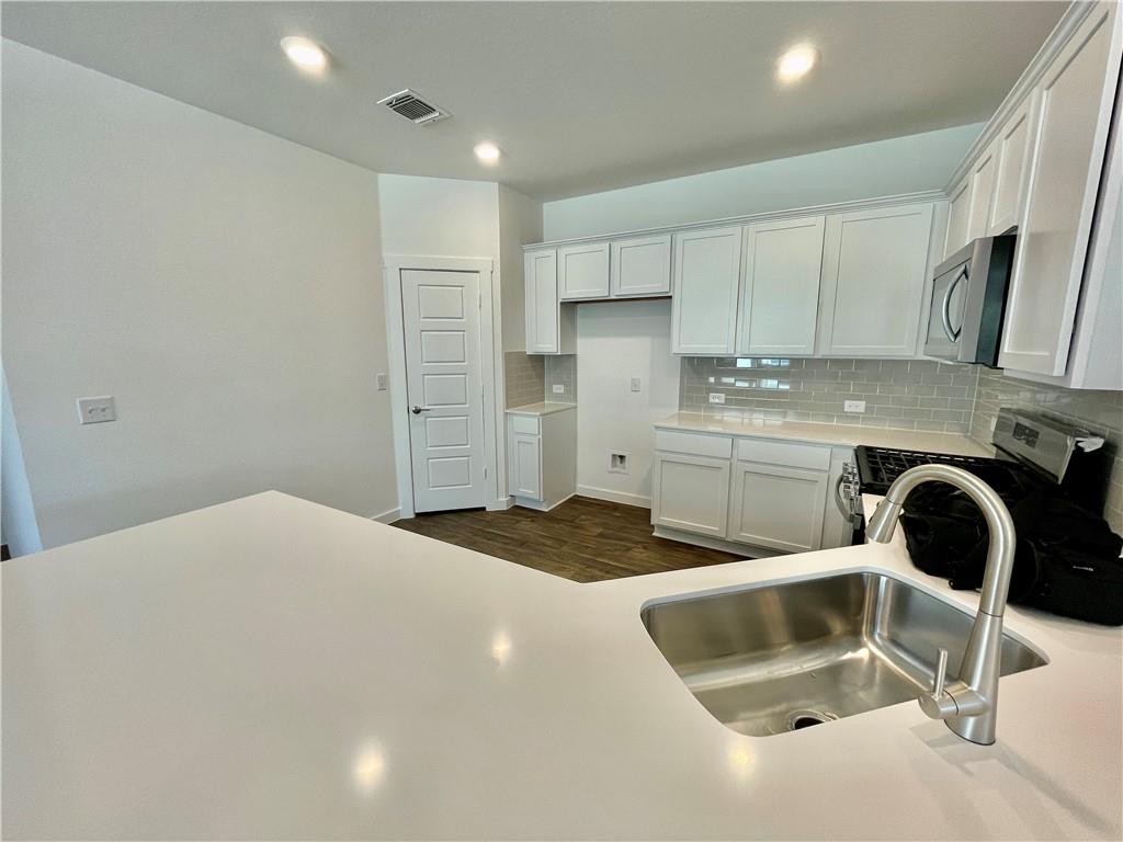 3025 Egan DR — photo 3