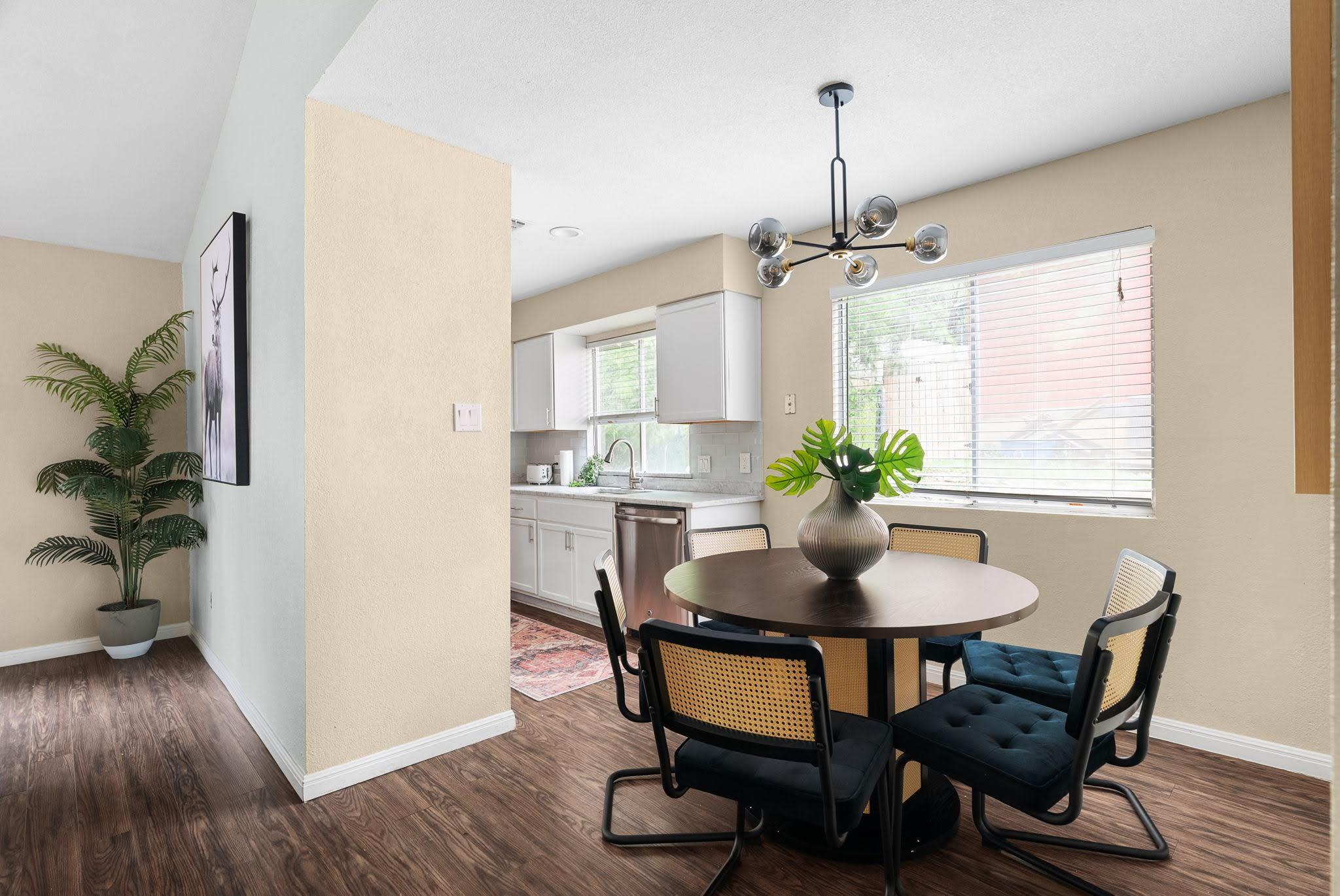 2320 Montclaire ST — photo 3