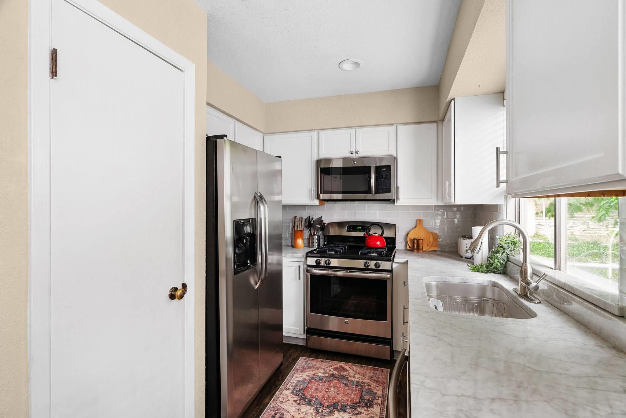 2320 Montclaire ST — photo 5