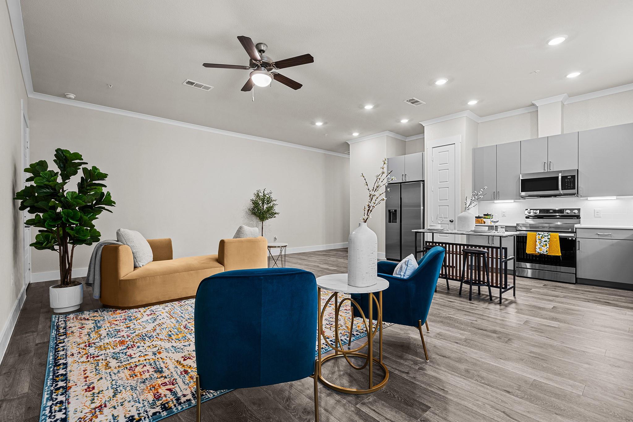 865 Limmer LOOP #815 — photo 3
