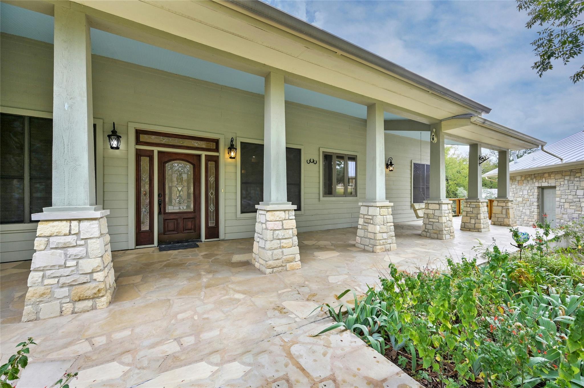 1118 Rustic LN — photo 3