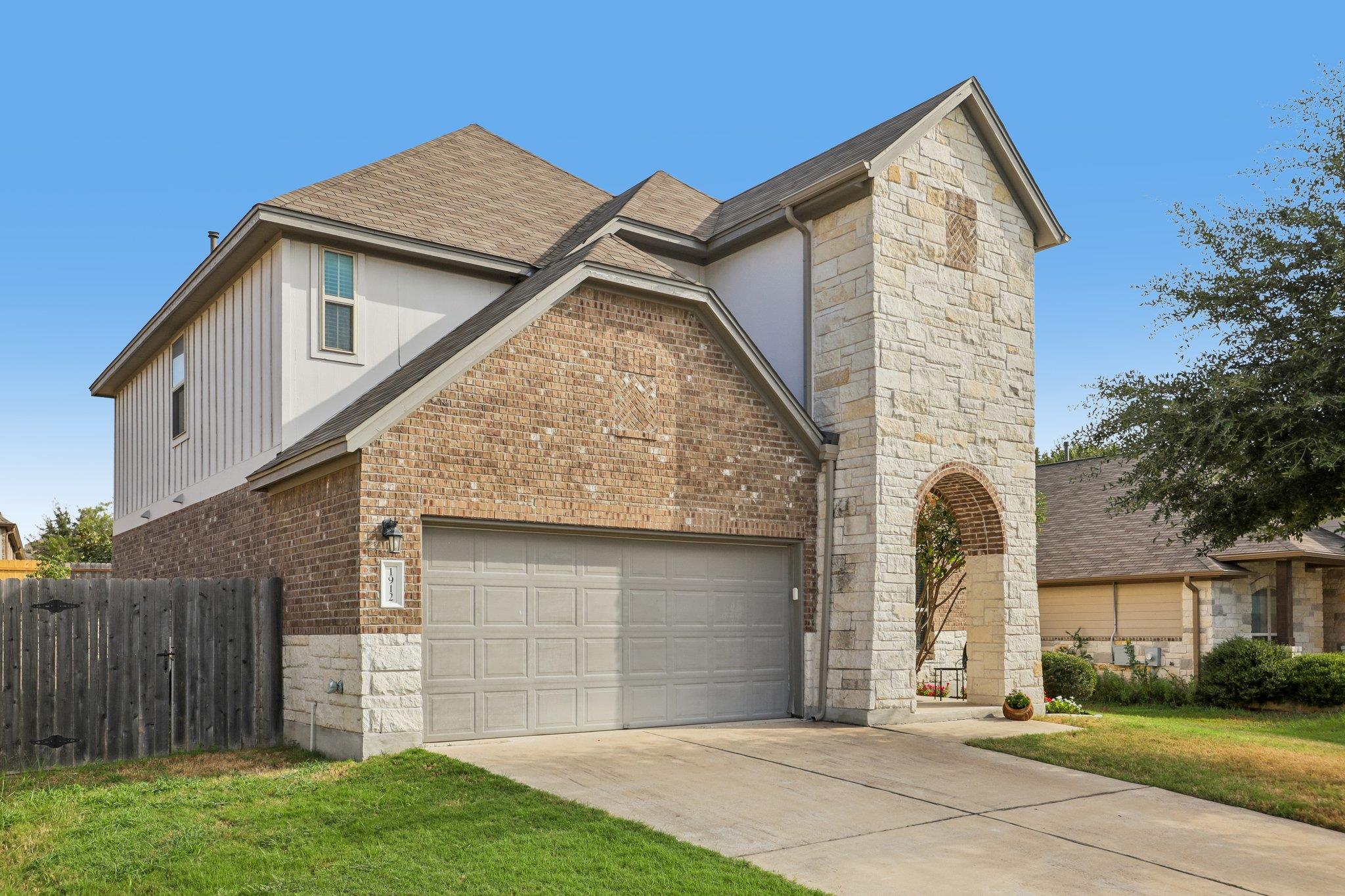 1912 Bobbywoods LN — photo 5